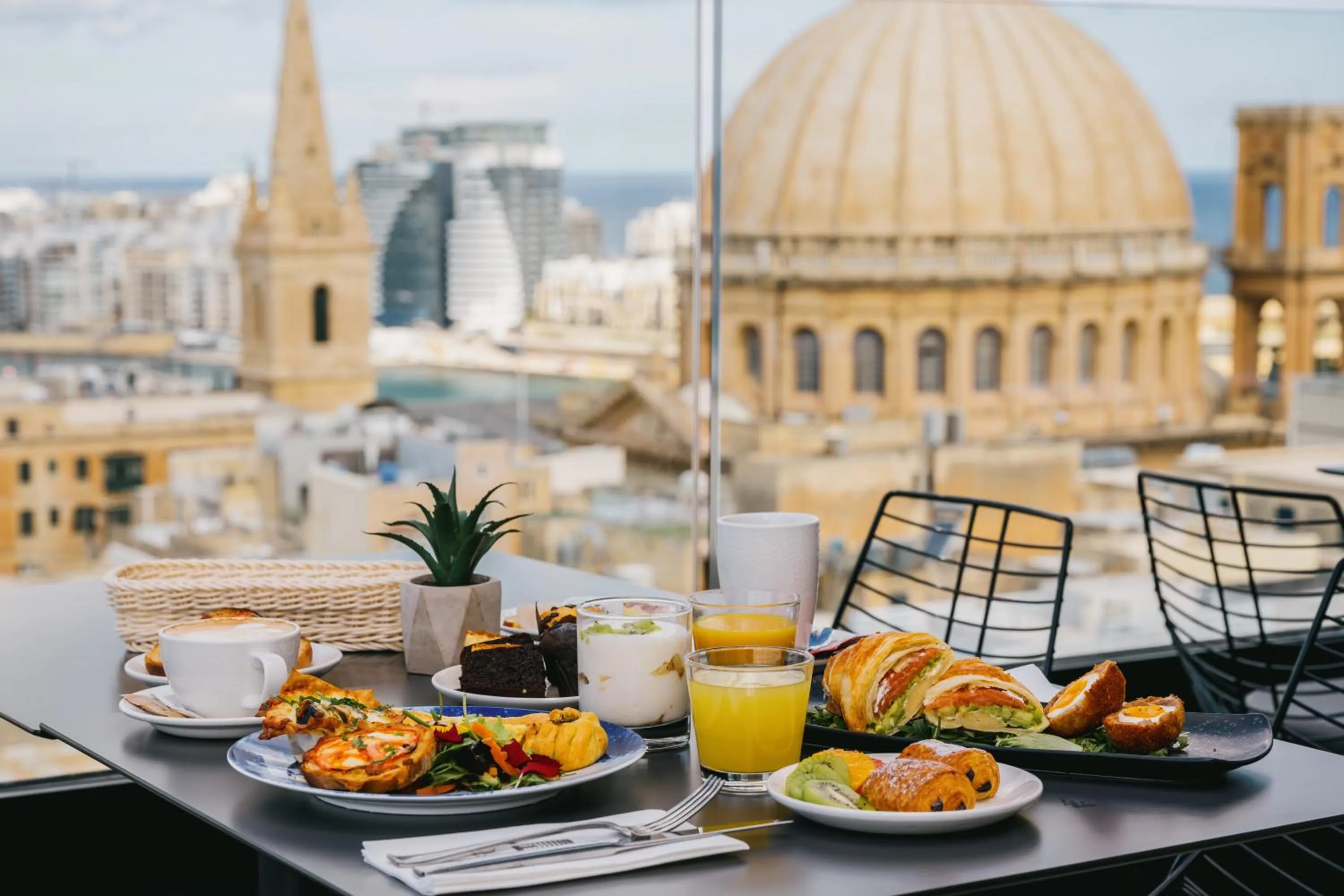 Restaurant/places to eat in The Embassy Valletta Hotel