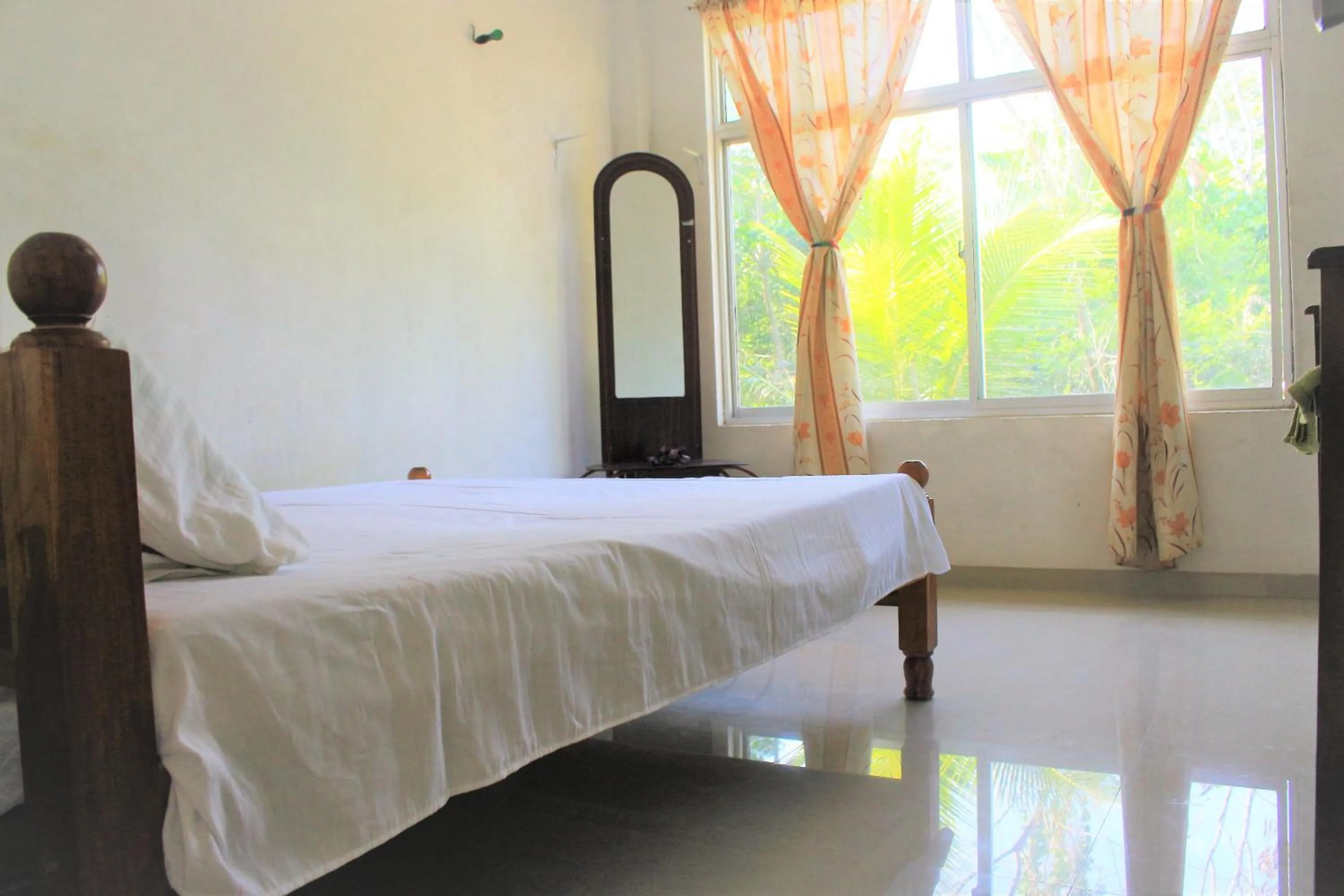 Queen Room - single occupancy in Samanala Resort