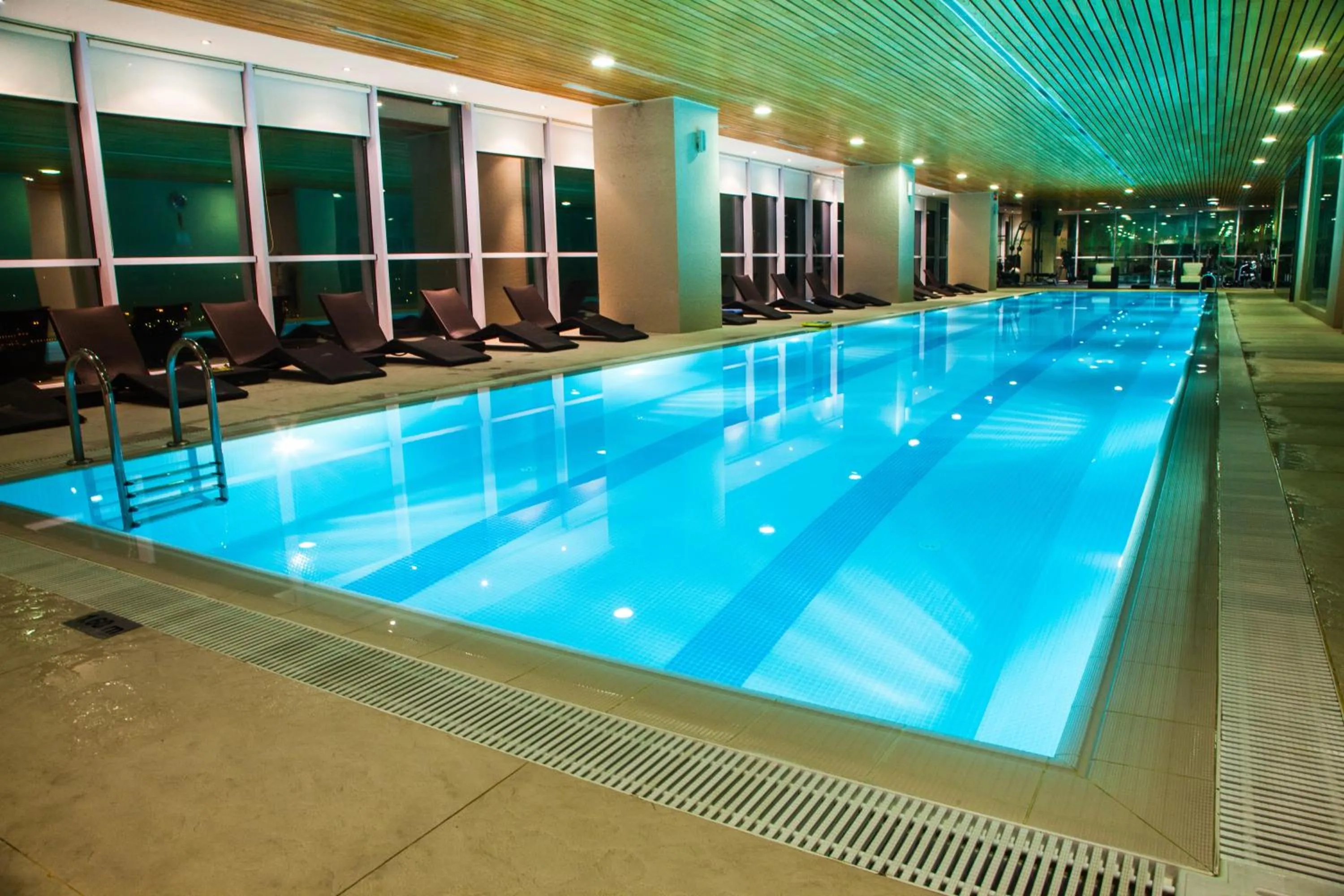 Swimming pool in Landmark Hotel Baku