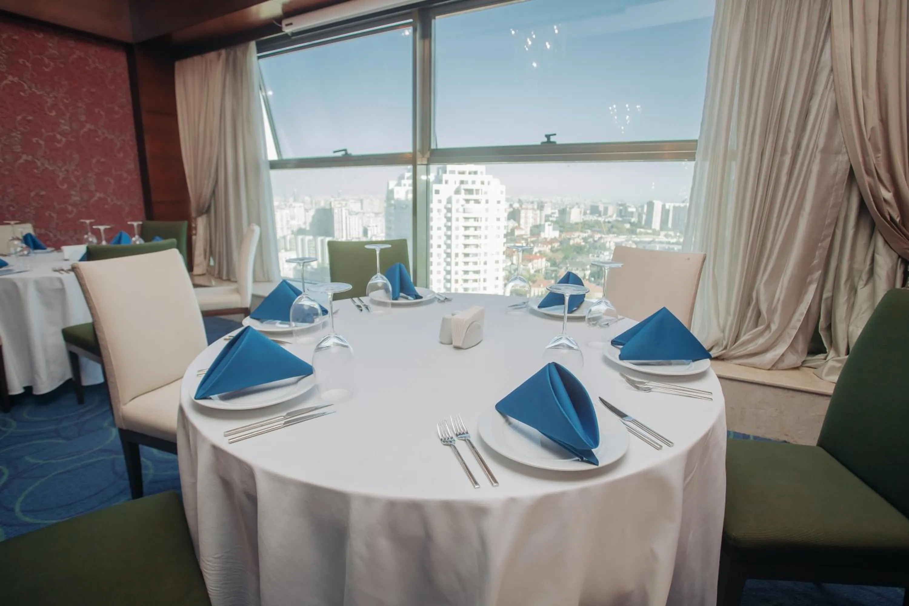 Restaurant/places to eat in Qafqaz Baku City Hotel & Residences