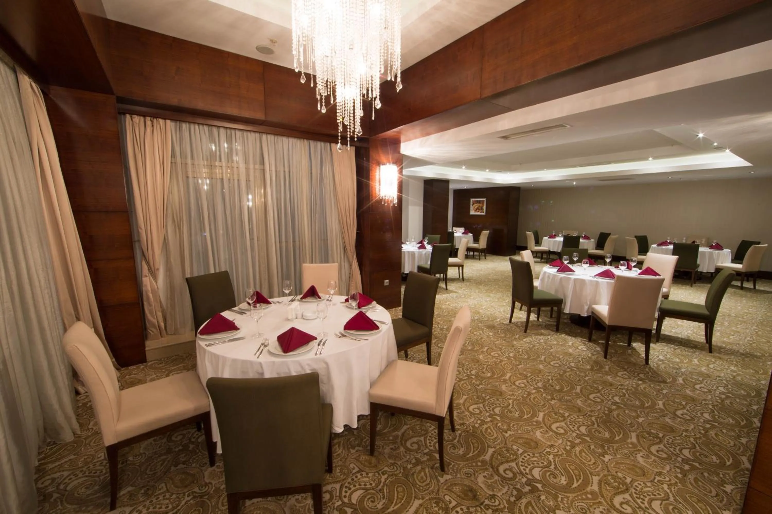 Restaurant/places to eat in Qafqaz Baku City Hotel & Residences