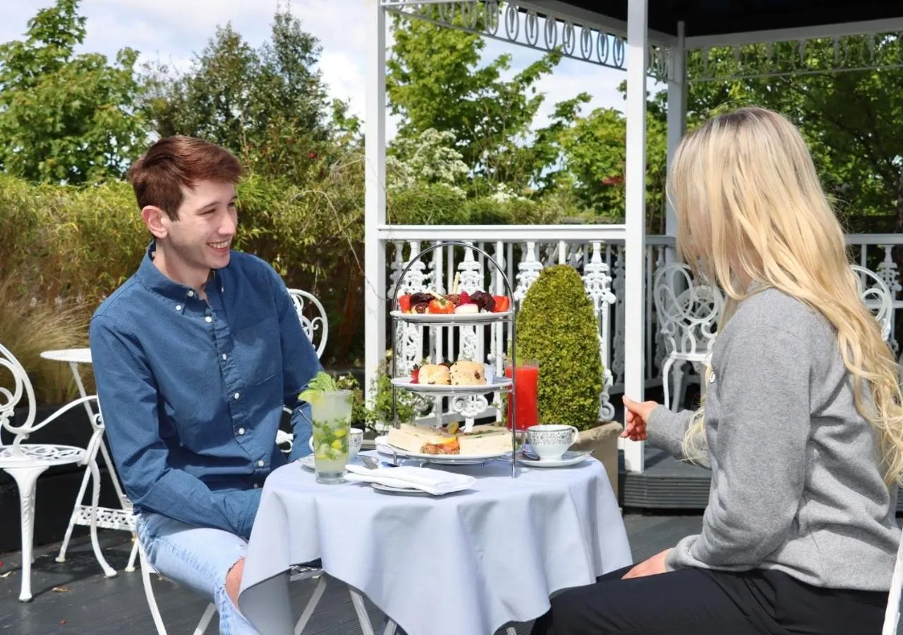 Restaurant/places to eat in Ashdown Park Hotel