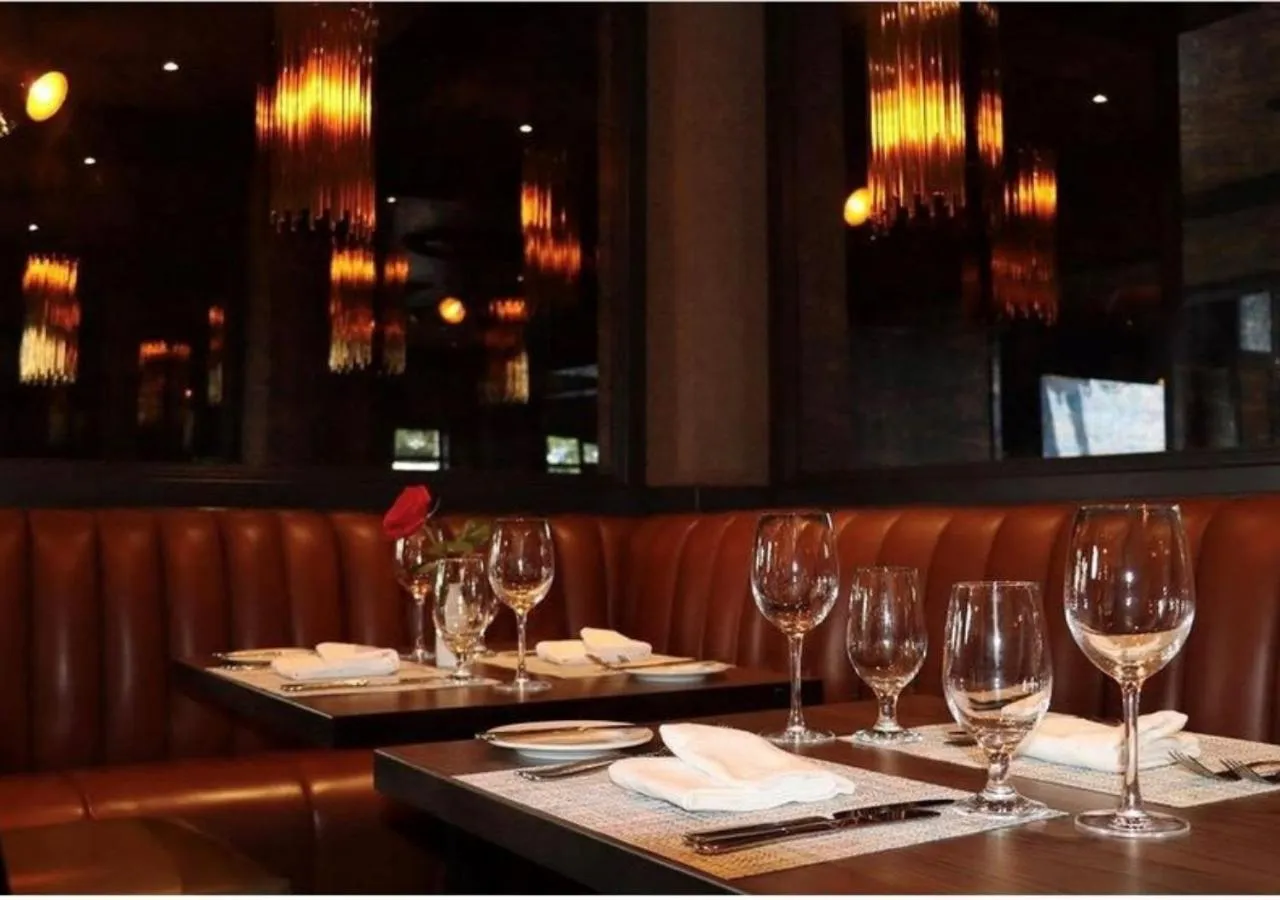 Restaurant/places to eat in Ashdown Park Hotel