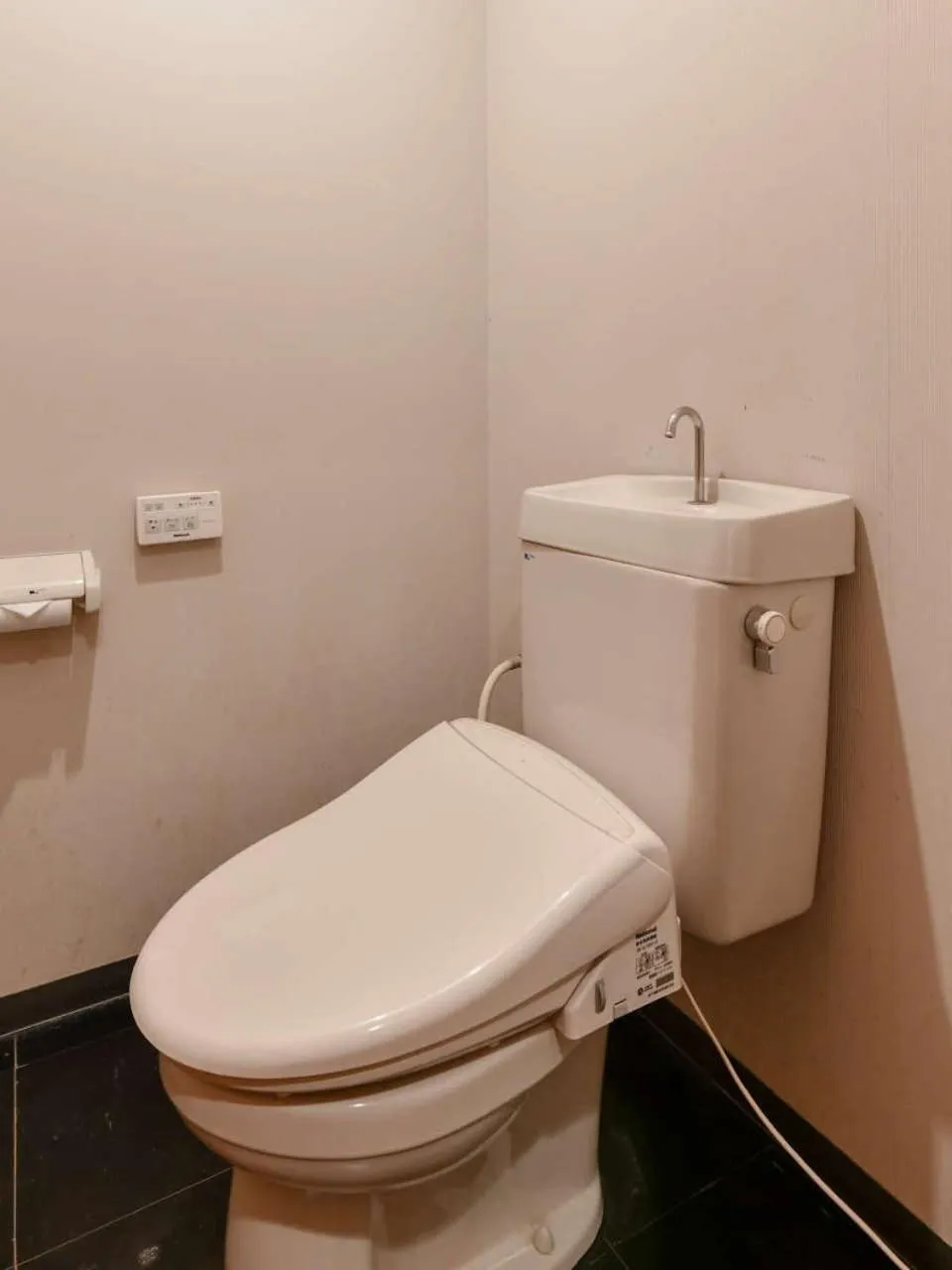 Toilet in Awara Onsen Minoya Taiheikaku