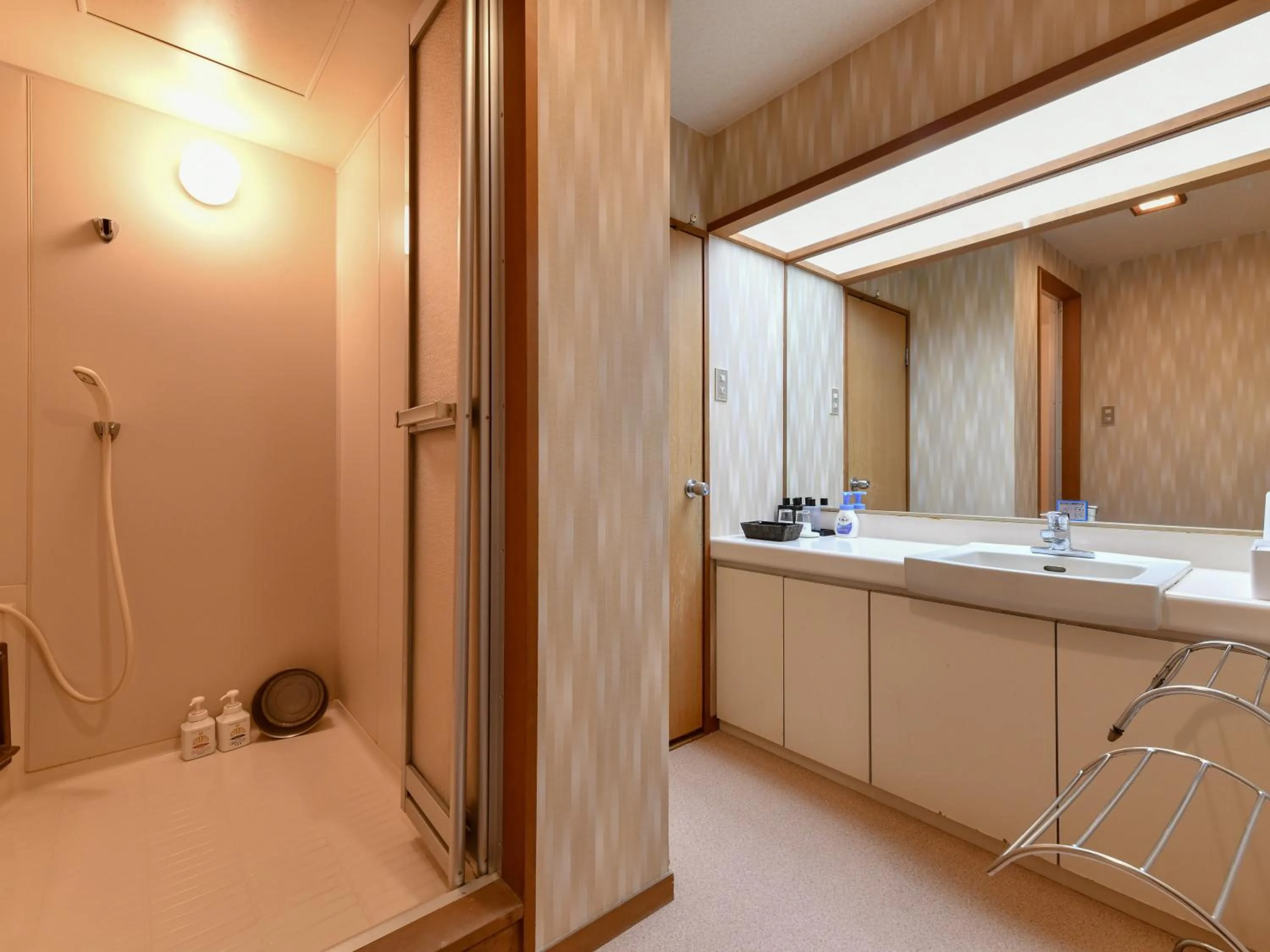 Photo of the whole room, Bed in Awara Onsen Minoya Taiheikaku