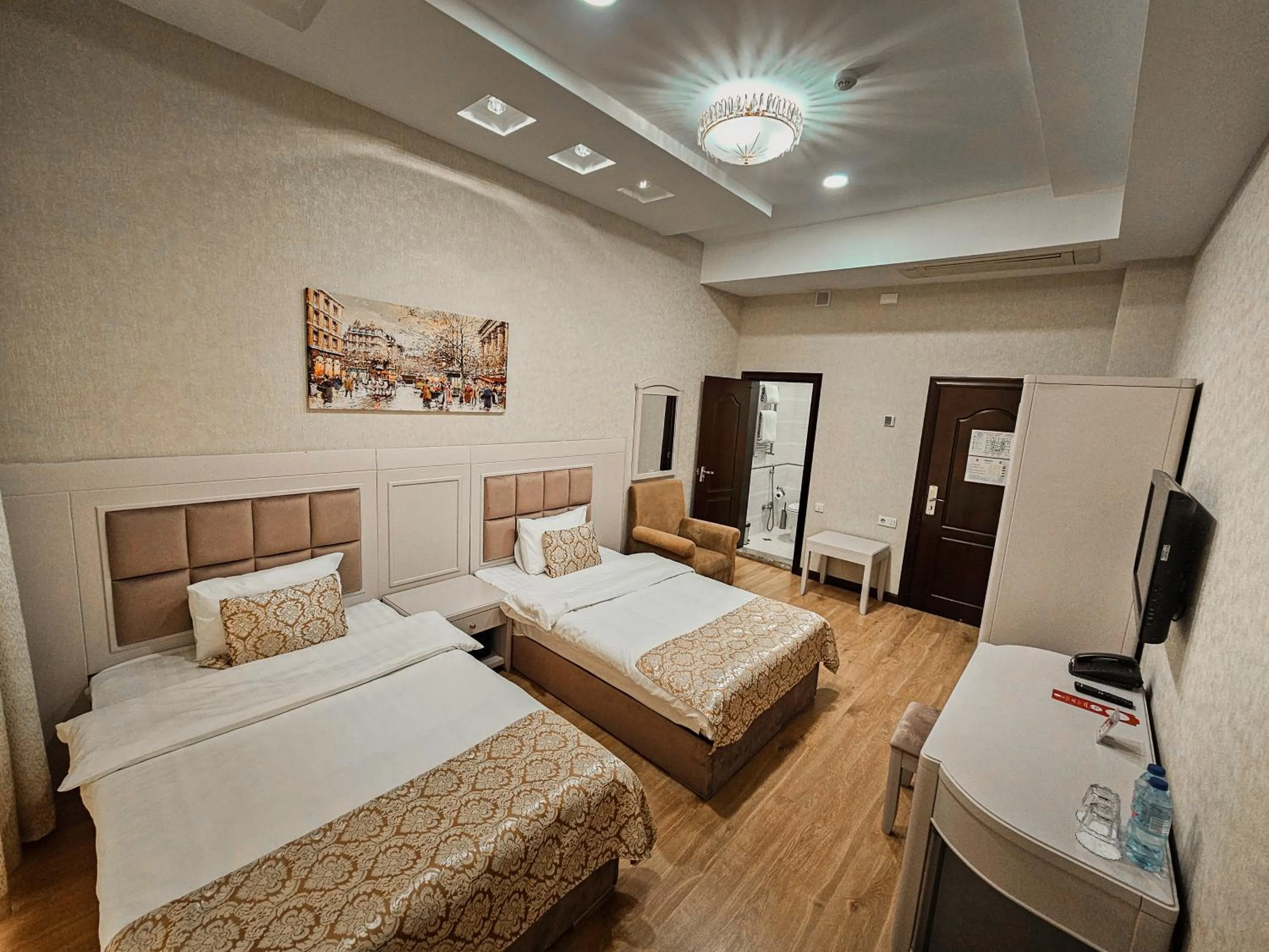 Photo of the whole room, Bed in Safran Hotel