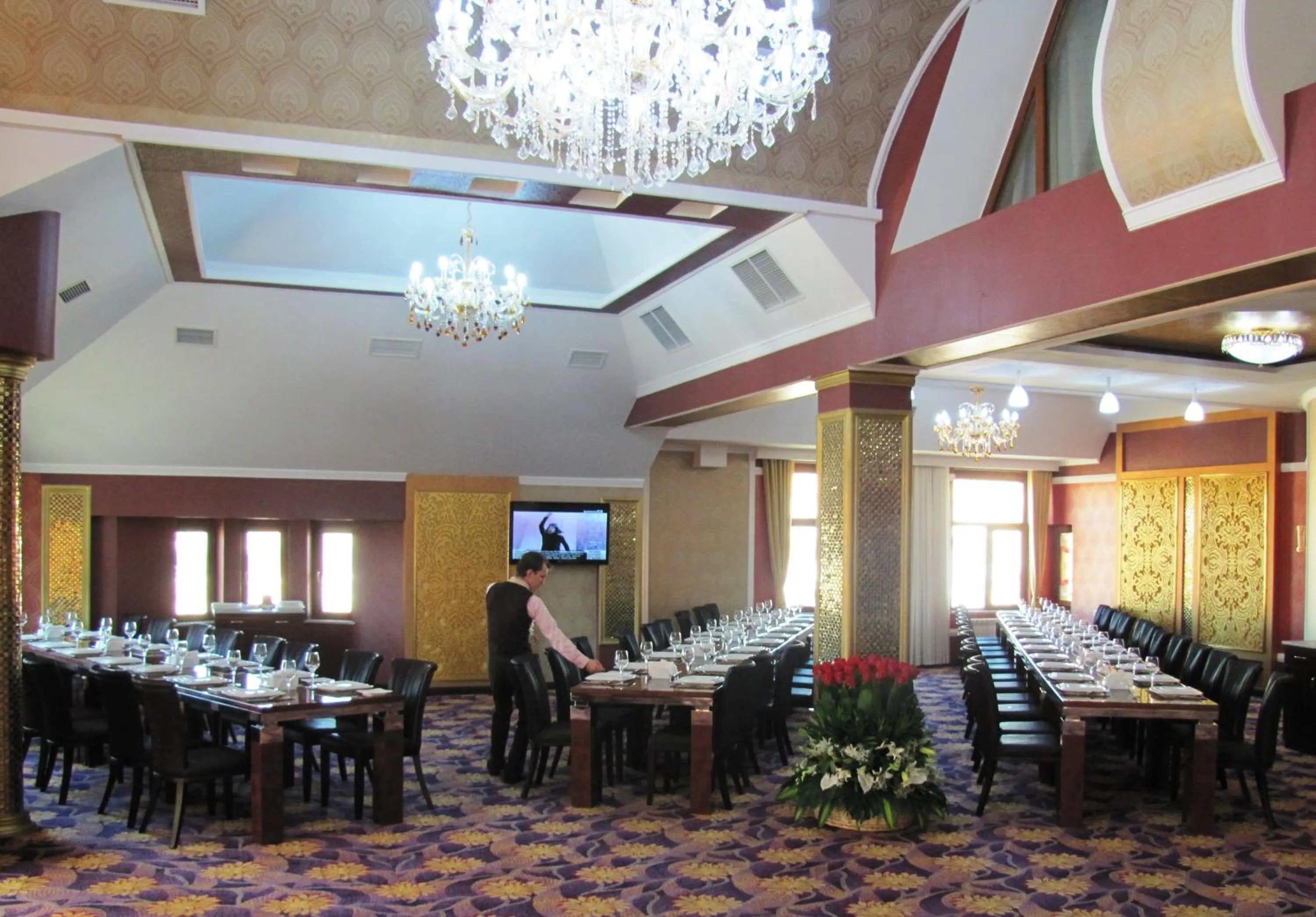 Restaurant/places to eat in Safran Hotel