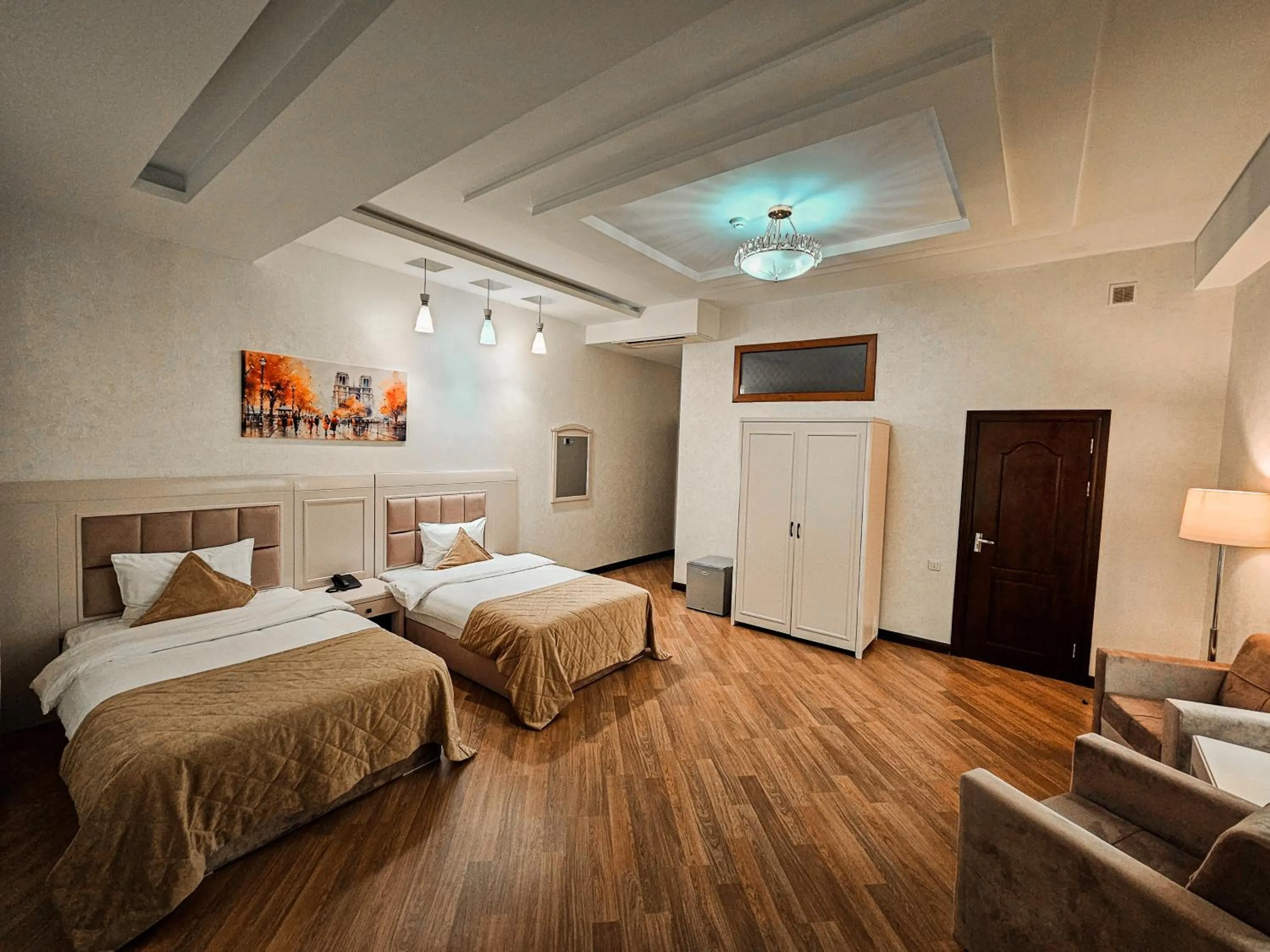 Communal lounge/ TV room, Bed in Safran Hotel