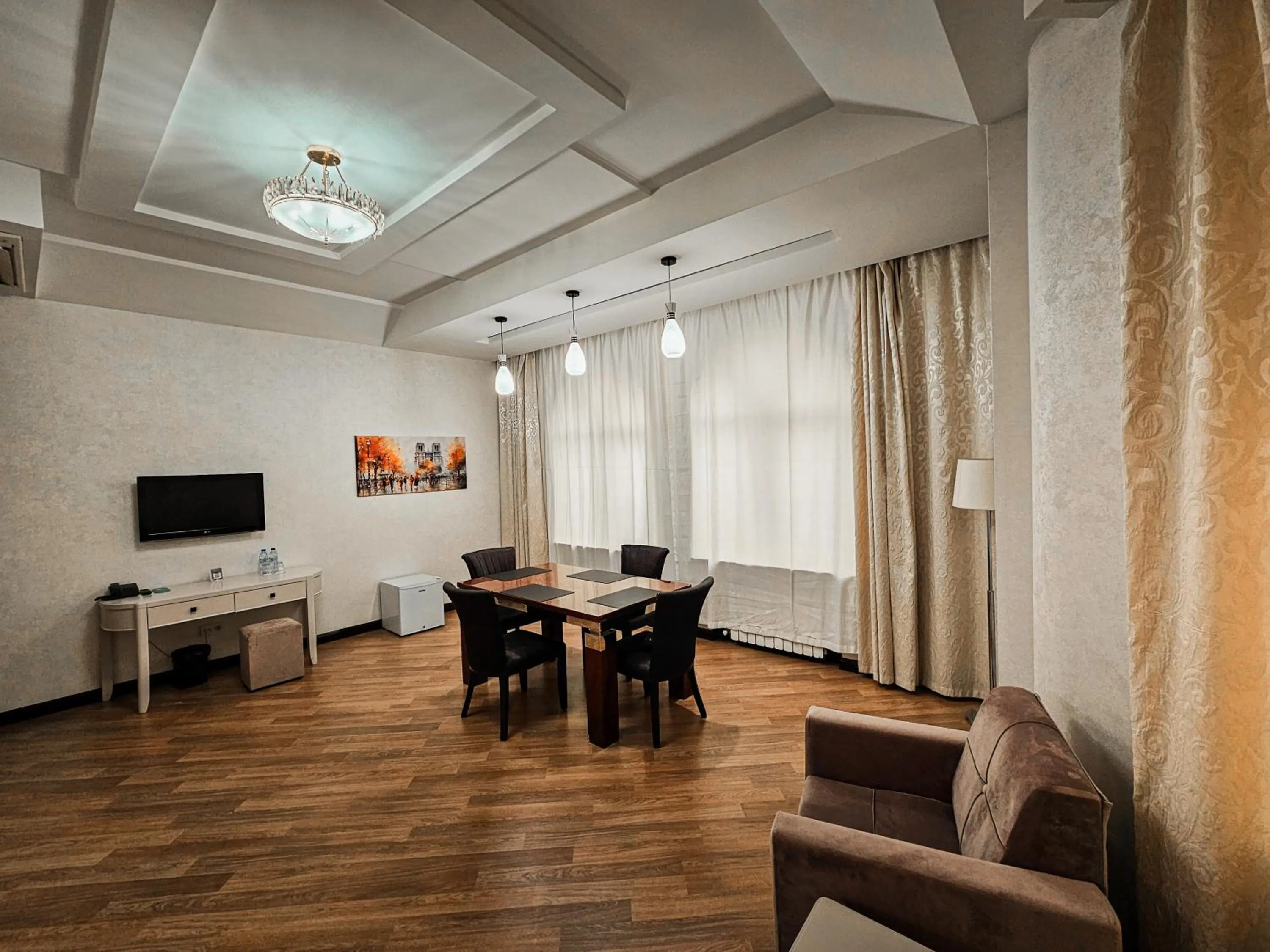 Communal lounge/ TV room in Safran Hotel