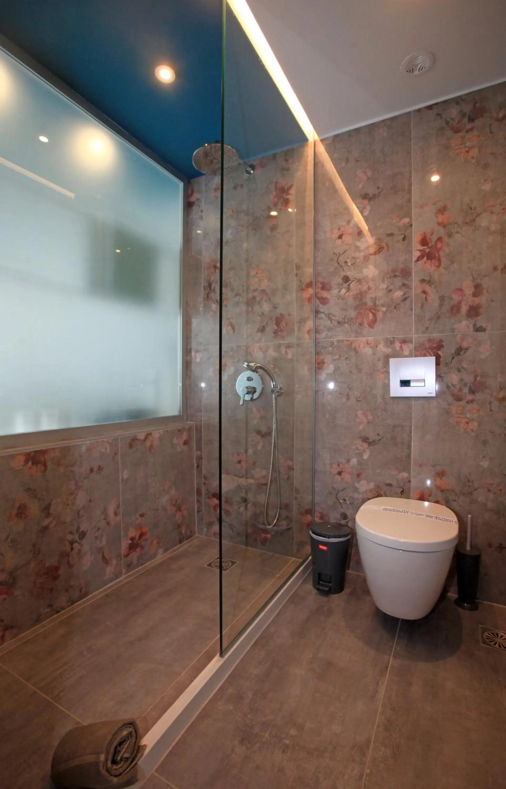 Shower in Meropi Hotel & Apartments
