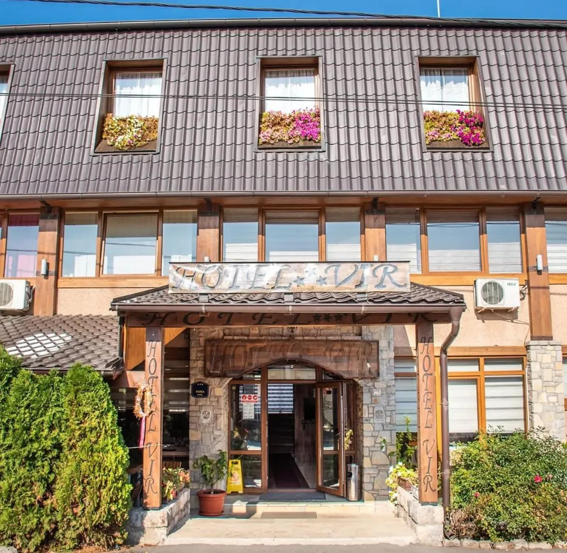 Hotel "VIR"