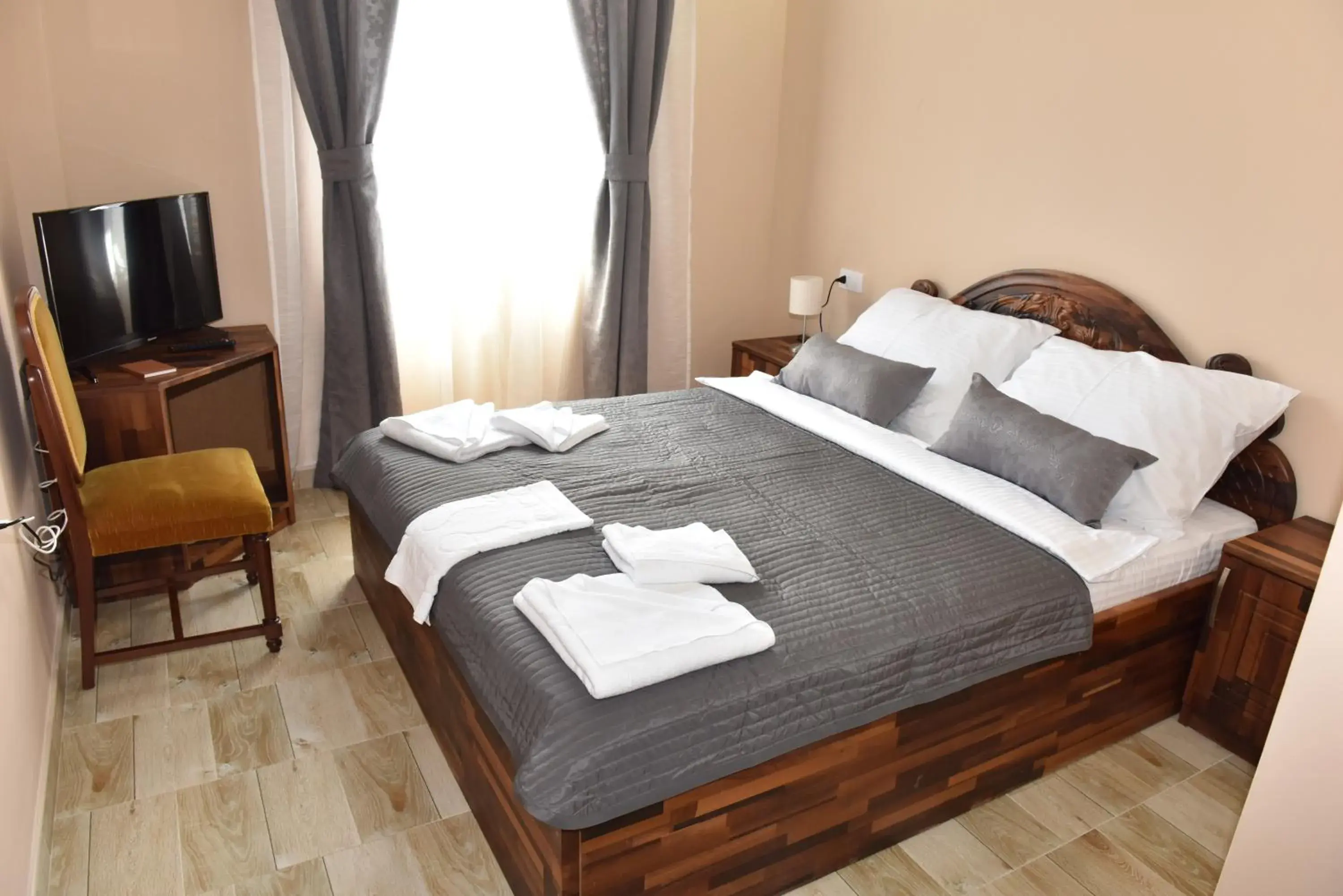 Deluxe Double Room - single occupancy in Hotel "VIR" Deluxe Double Room - single occupancy in Hotel "VIR"