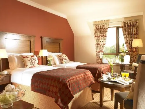 Bedroom, Bed in Glengarriff Park Hotel