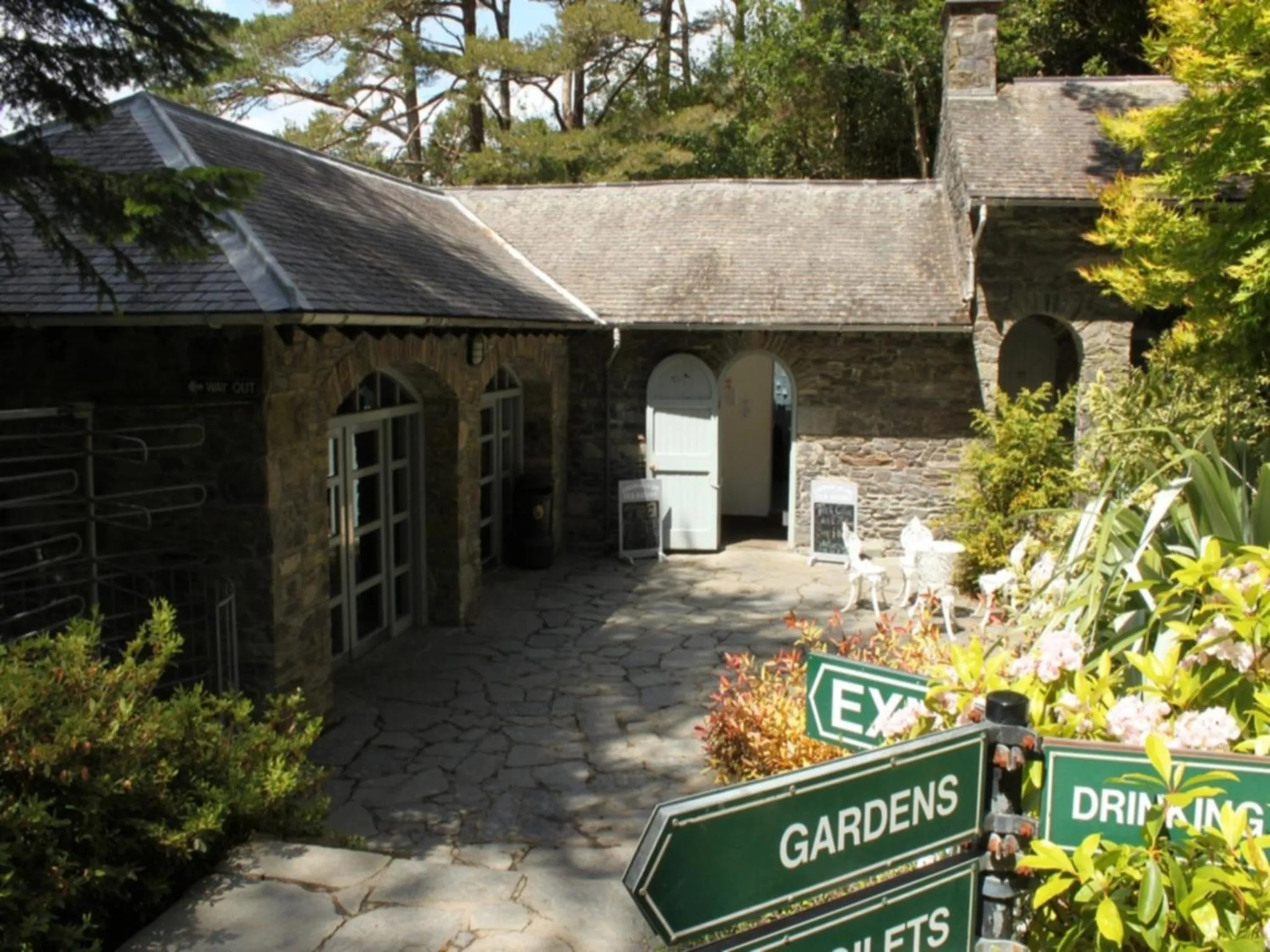 Facade/entrance in Glengarriff Park Hotel