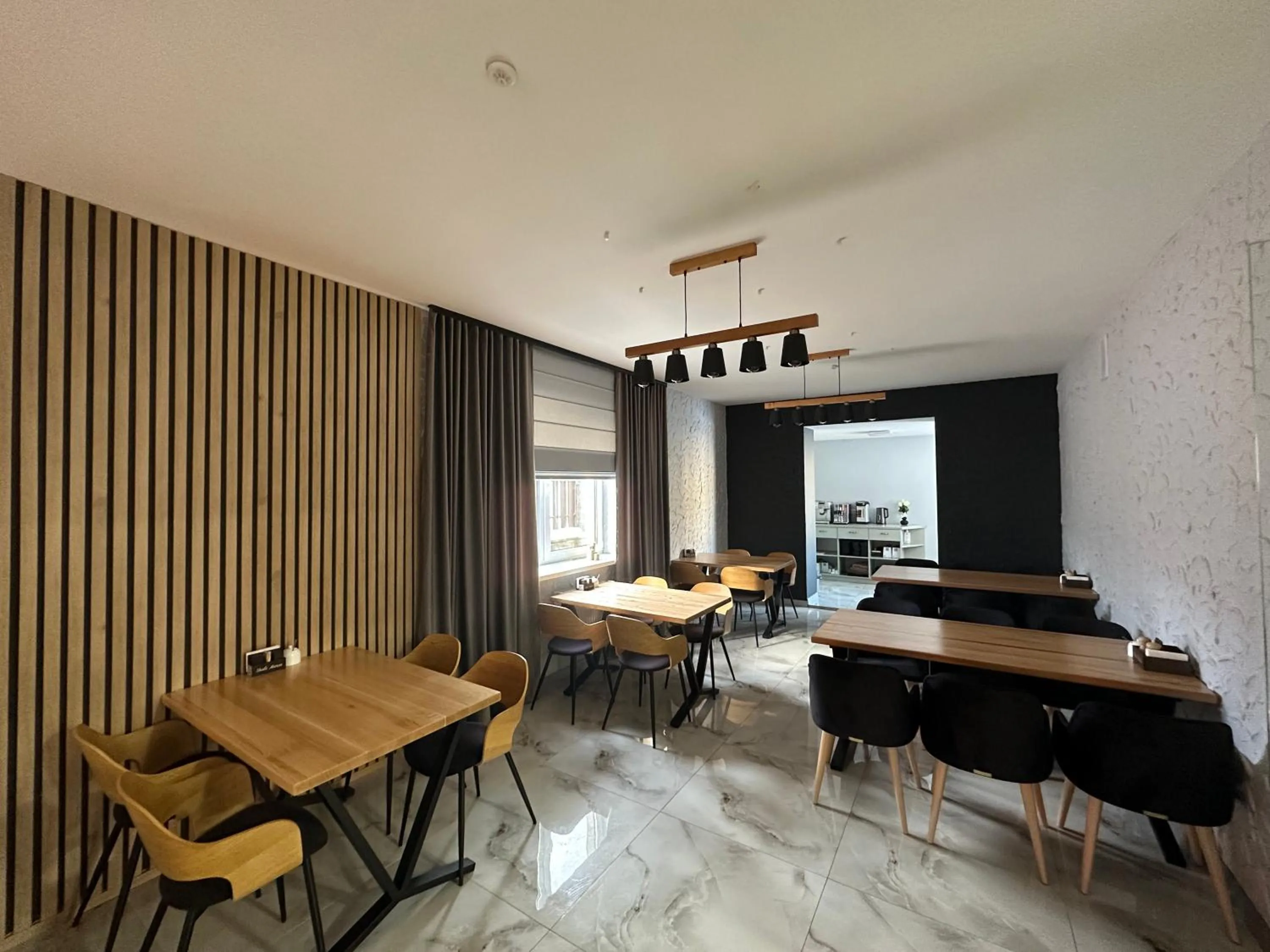 Restaurant/places to eat in Villa Shale MarSo