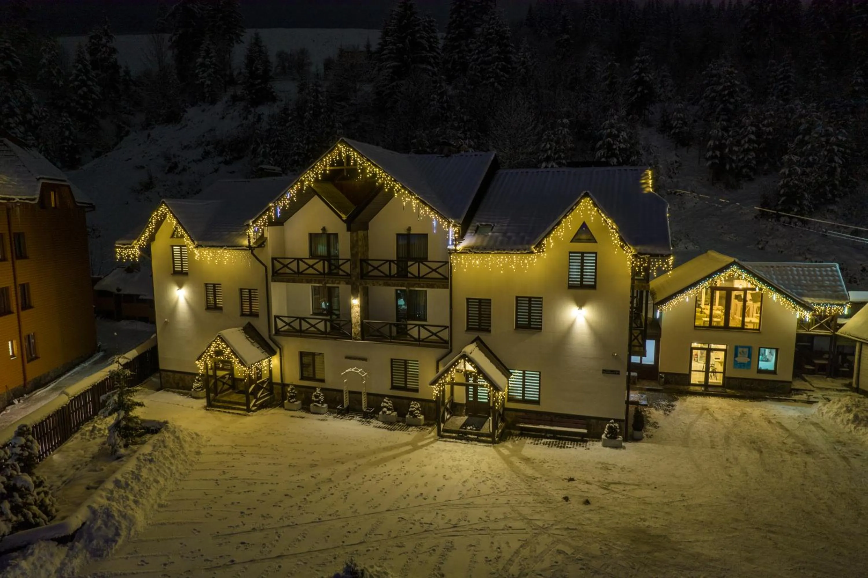 Property building in Villa Shale MarSo