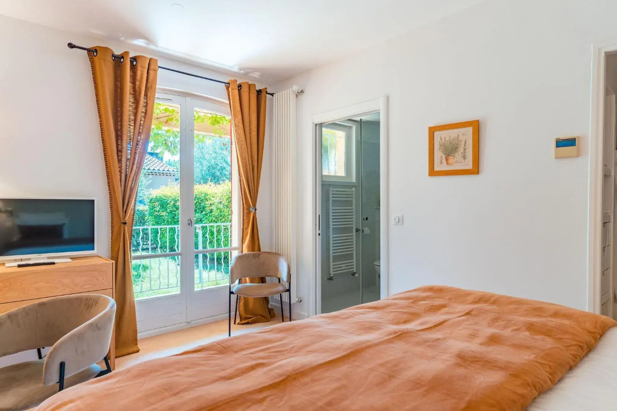 Classic Double Room with Balcony in Le Mas de La Crémaillère Classic Double Room with Balcony in Le Mas de La Crémaillère