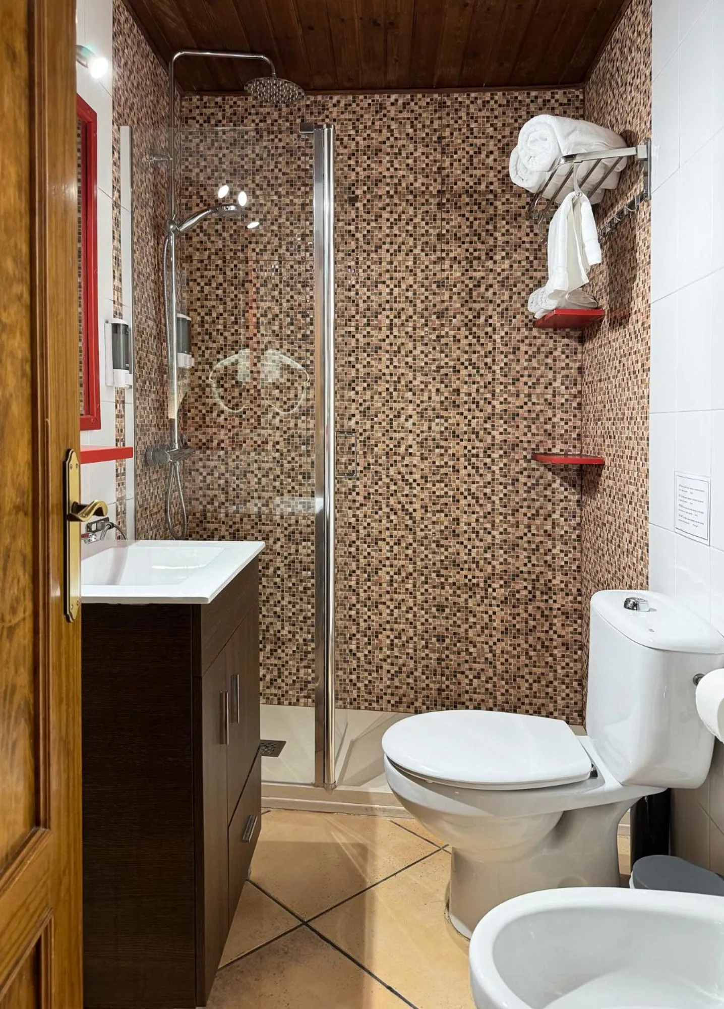 Shower in Hotel Cal Rei de Talló