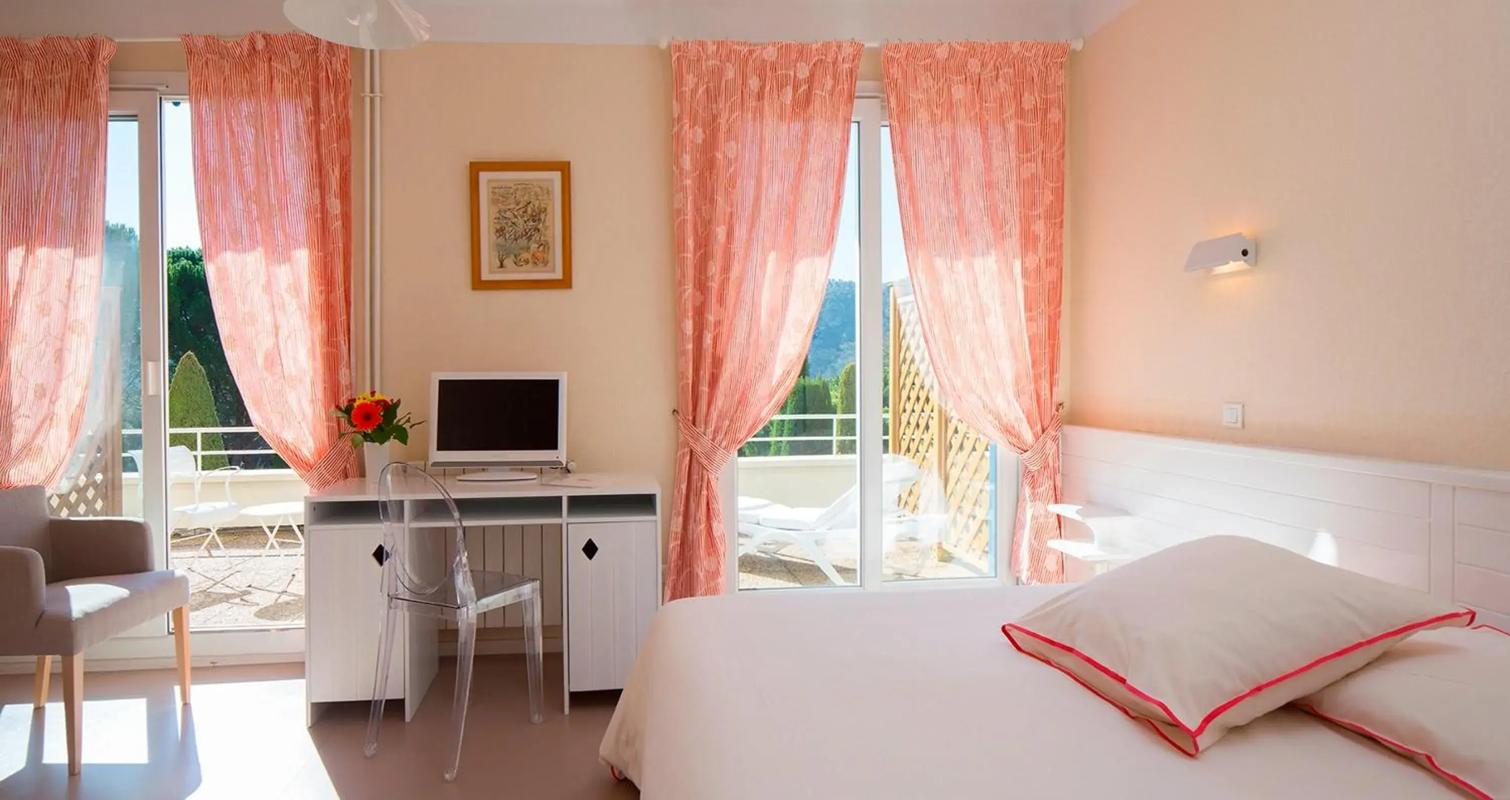 Comfort Double or Twin Room 2 - single occupancy in Le Verdon Comfort Double or Twin Room 2 - single occupancy in Le Verdon