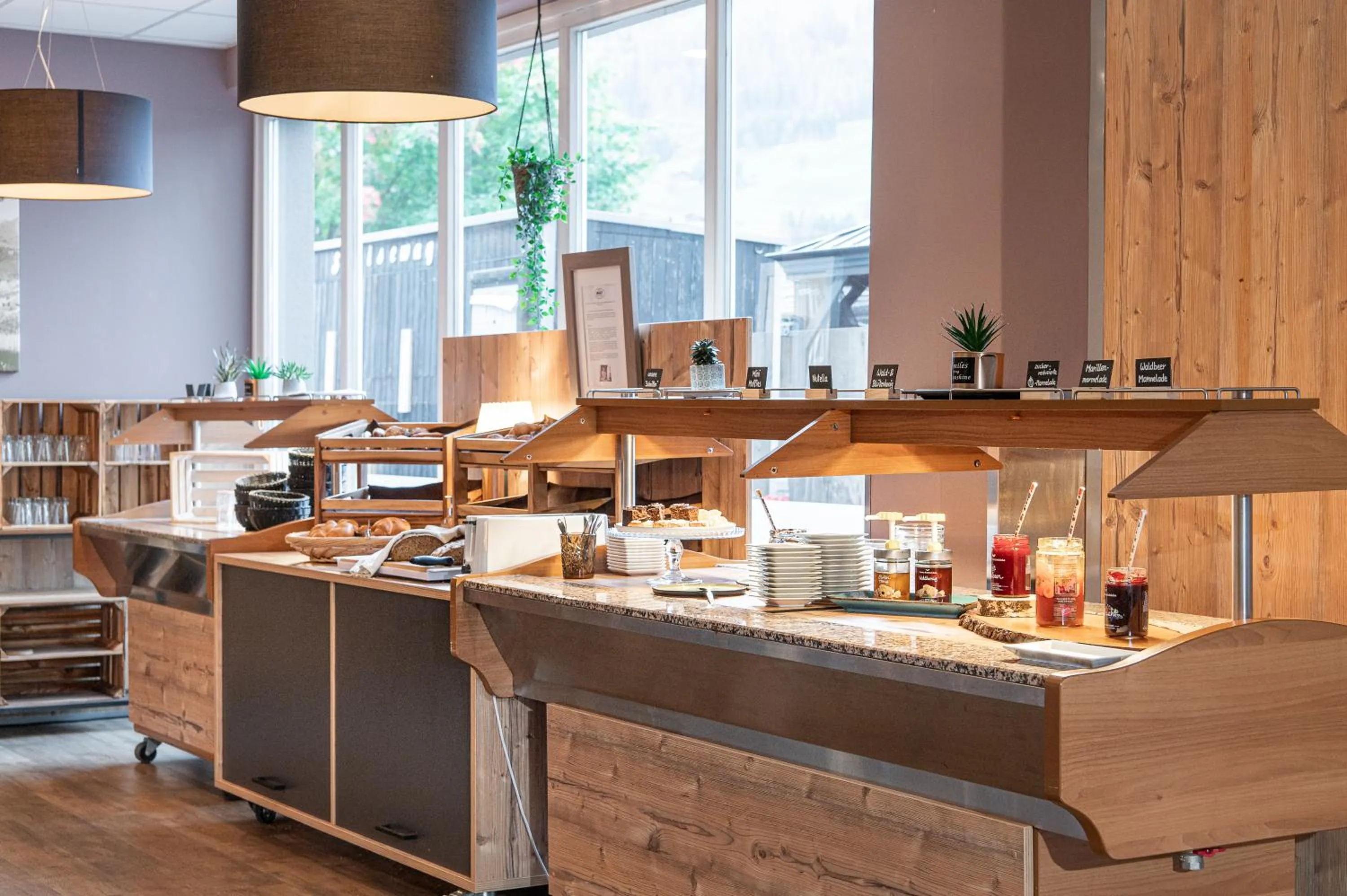 Food and drinks in AlpenParks Hotel MONTANA