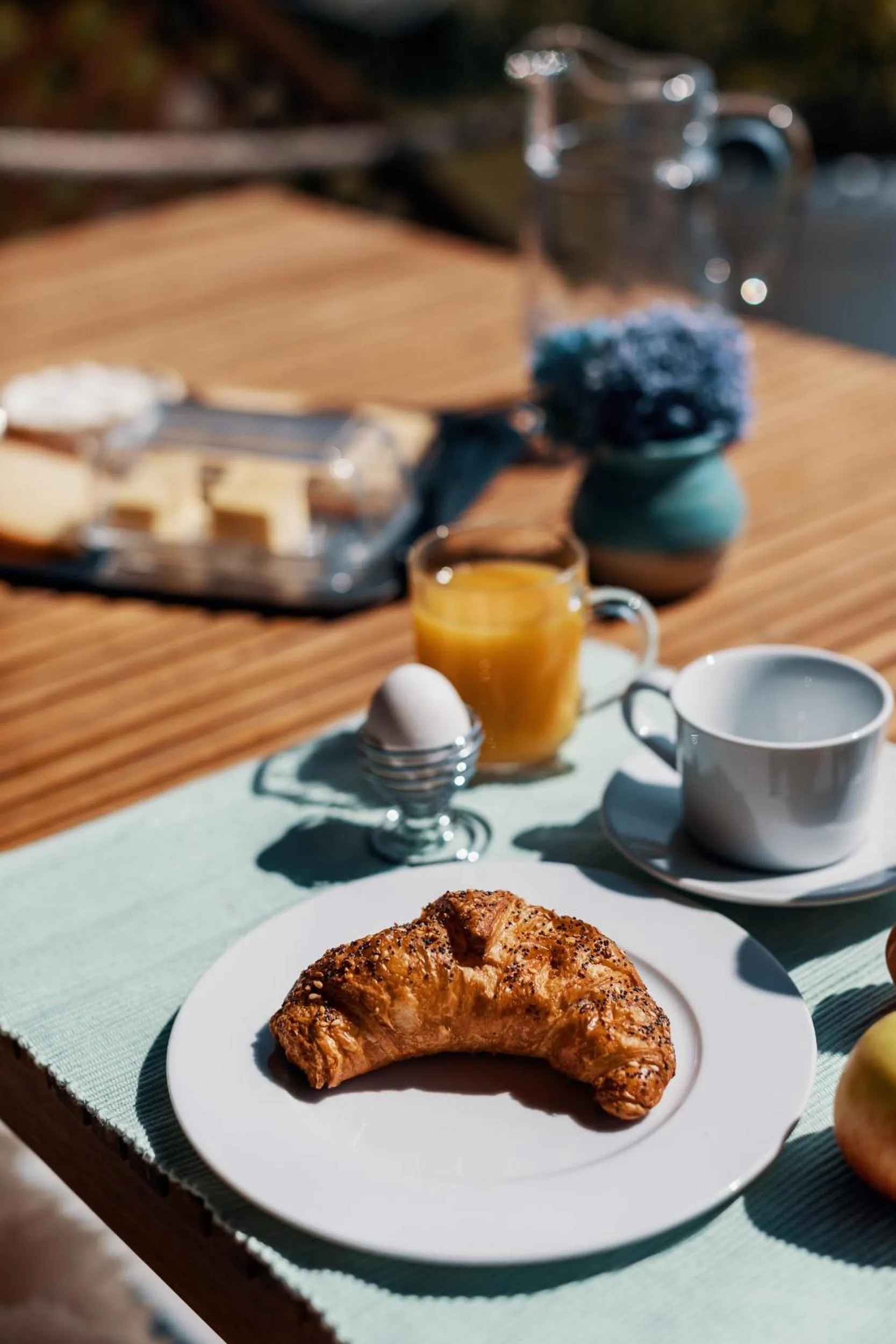 Food and drinks in Lake Villa Lotus