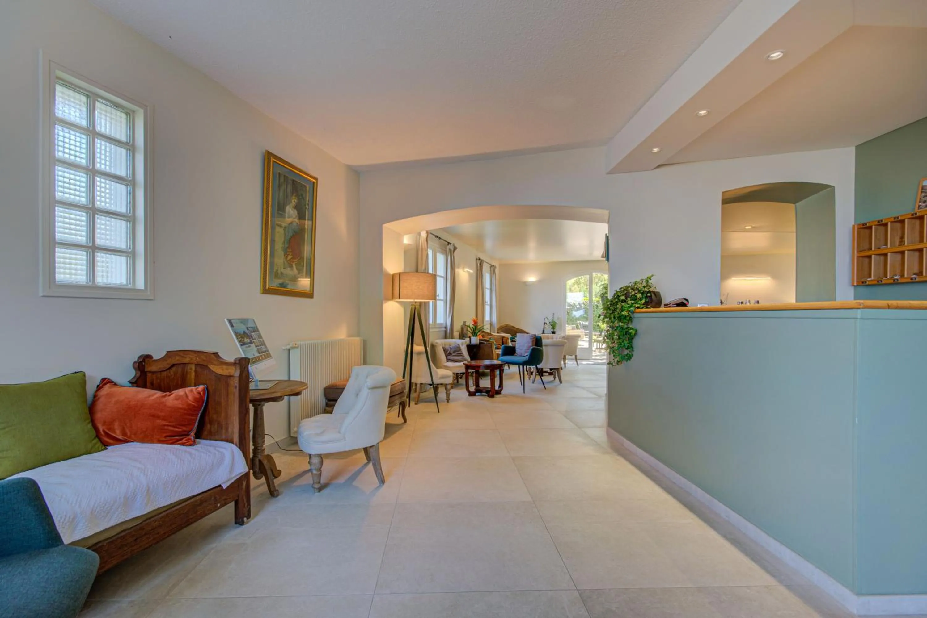 Lobby or reception in Hôtel Restaurant la Corniche