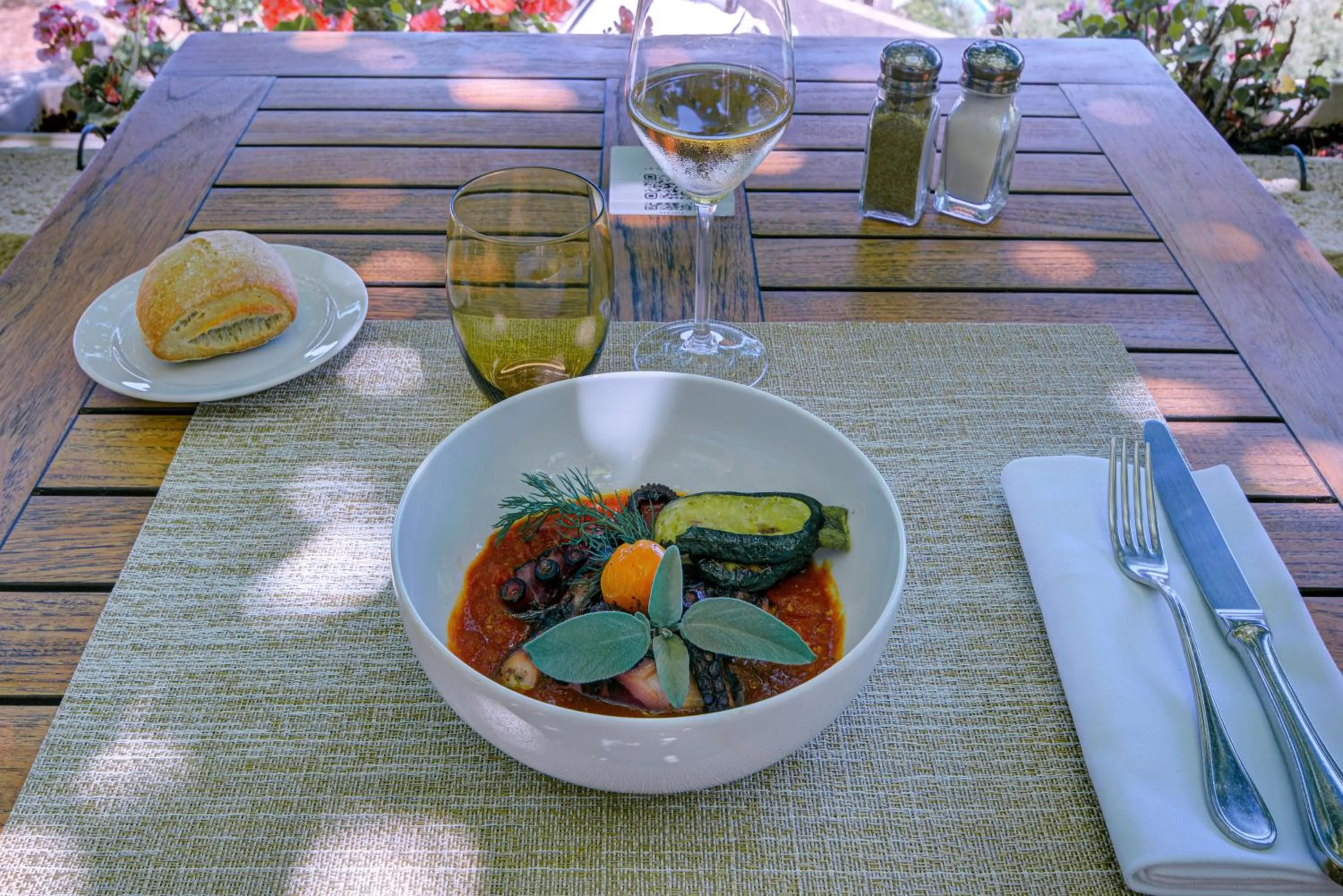 Restaurant/places to eat in Hôtel Restaurant la Corniche