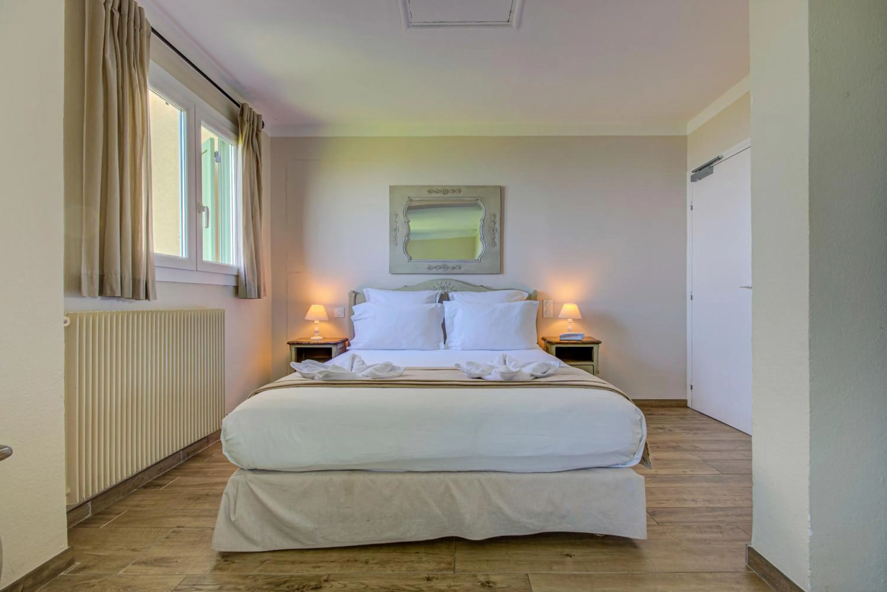 Bedroom, Bed in Hôtel Restaurant la Corniche