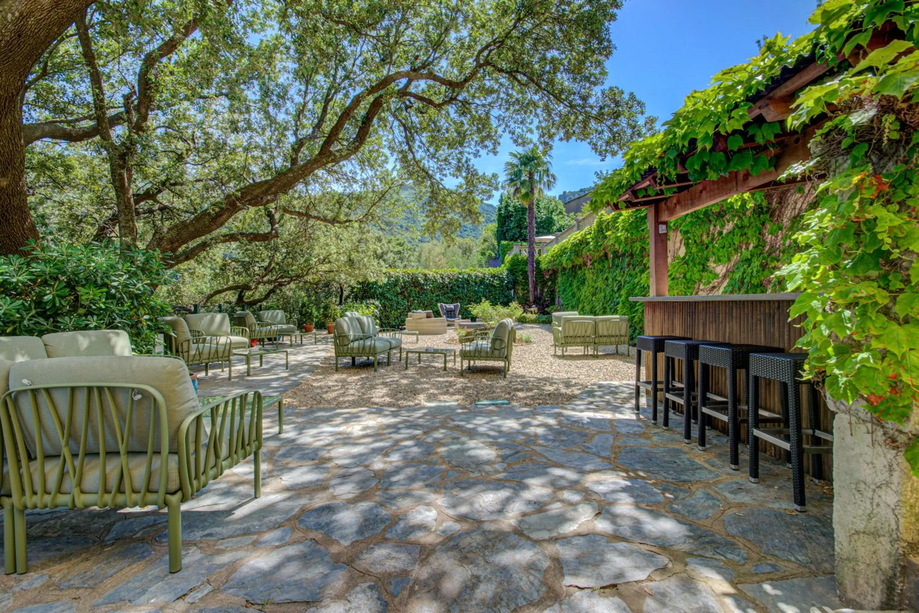 Garden in Hôtel Restaurant la Corniche