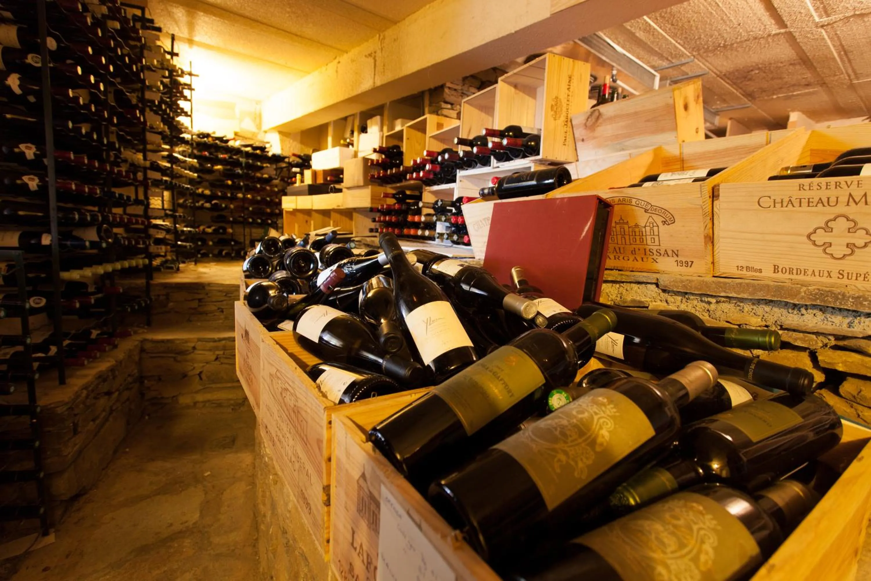 Restaurant/places to eat in Hôtel Restaurant la Corniche