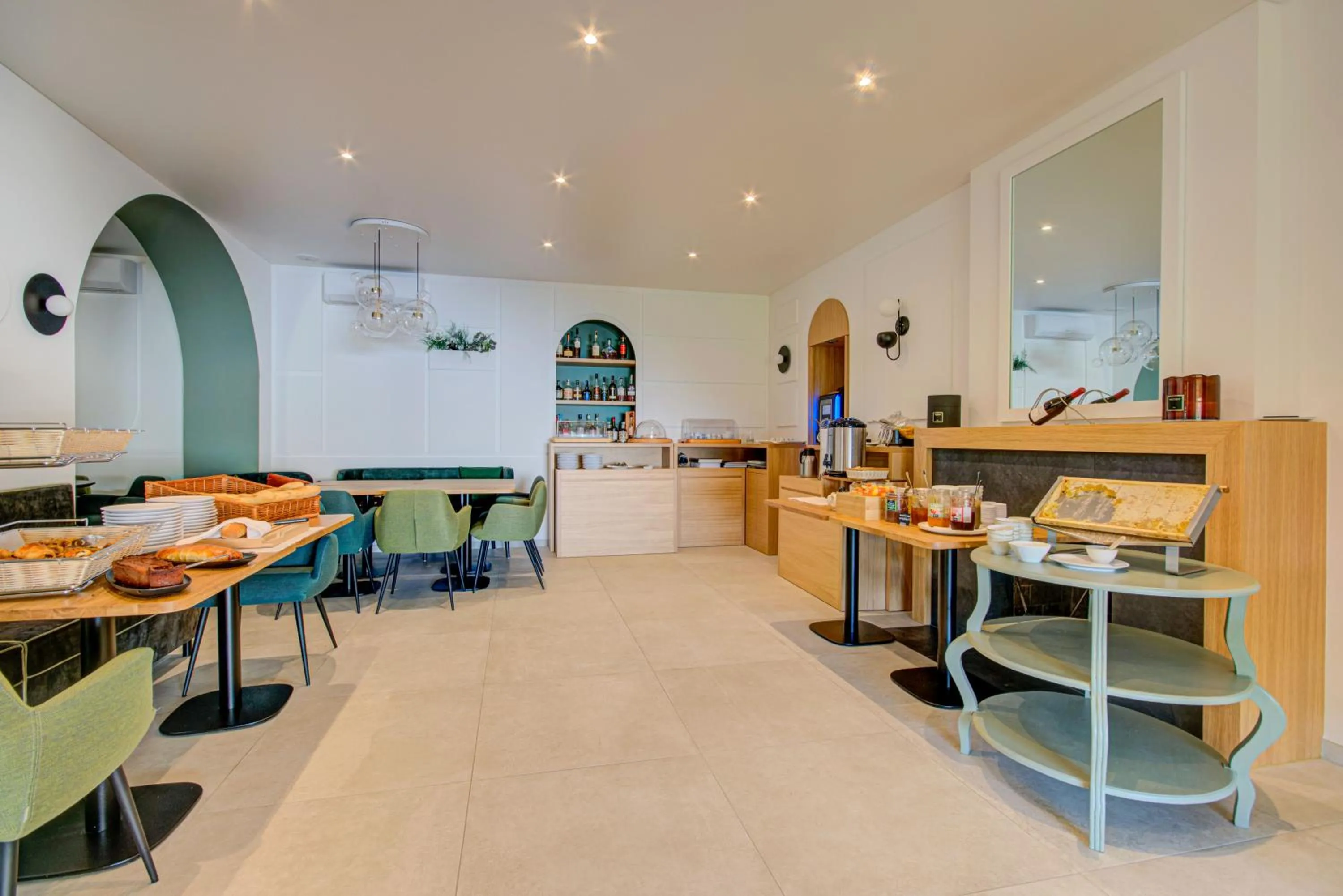 Breakfast in Hôtel Restaurant la Corniche