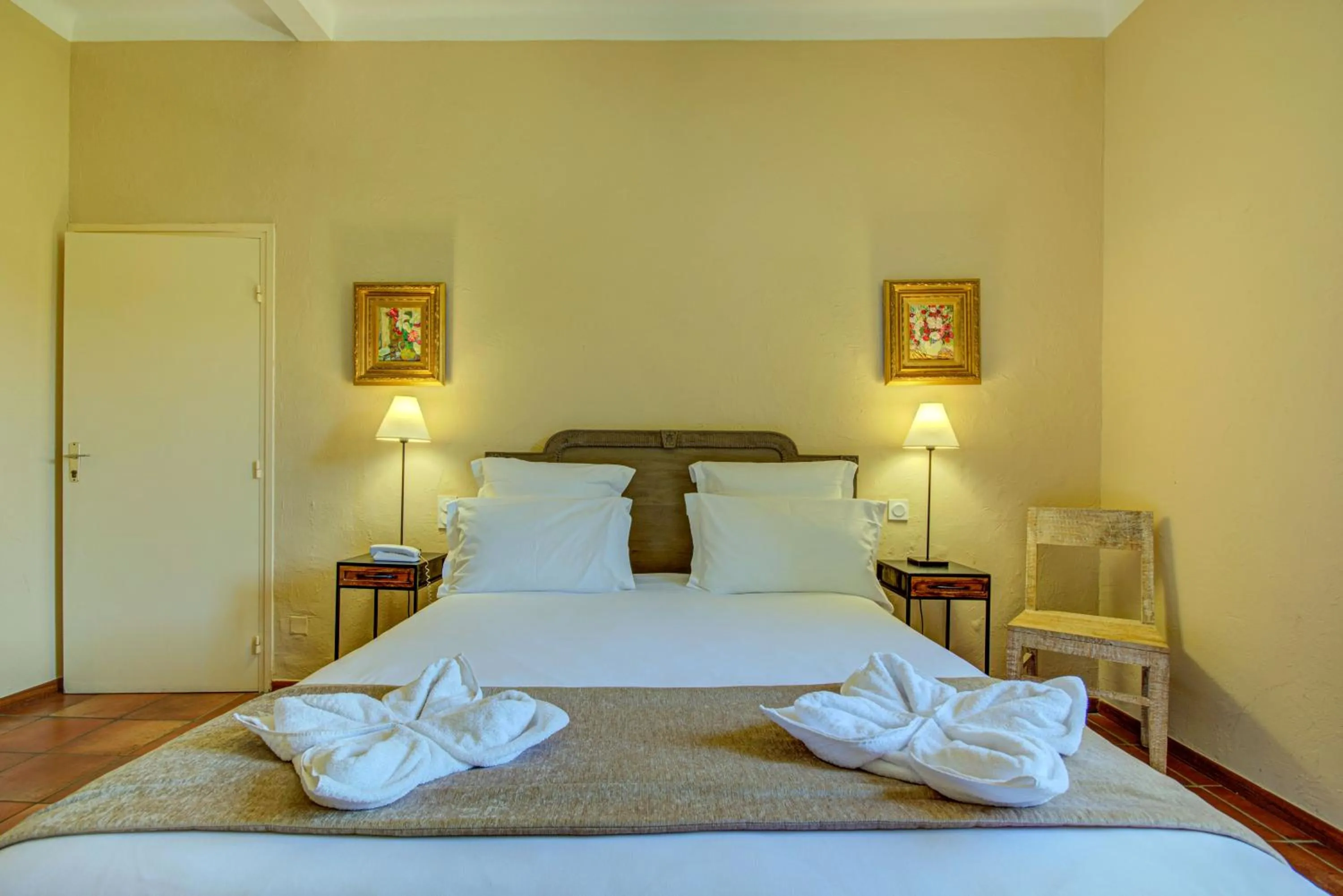 Bedroom, Bed in Hôtel Restaurant la Corniche