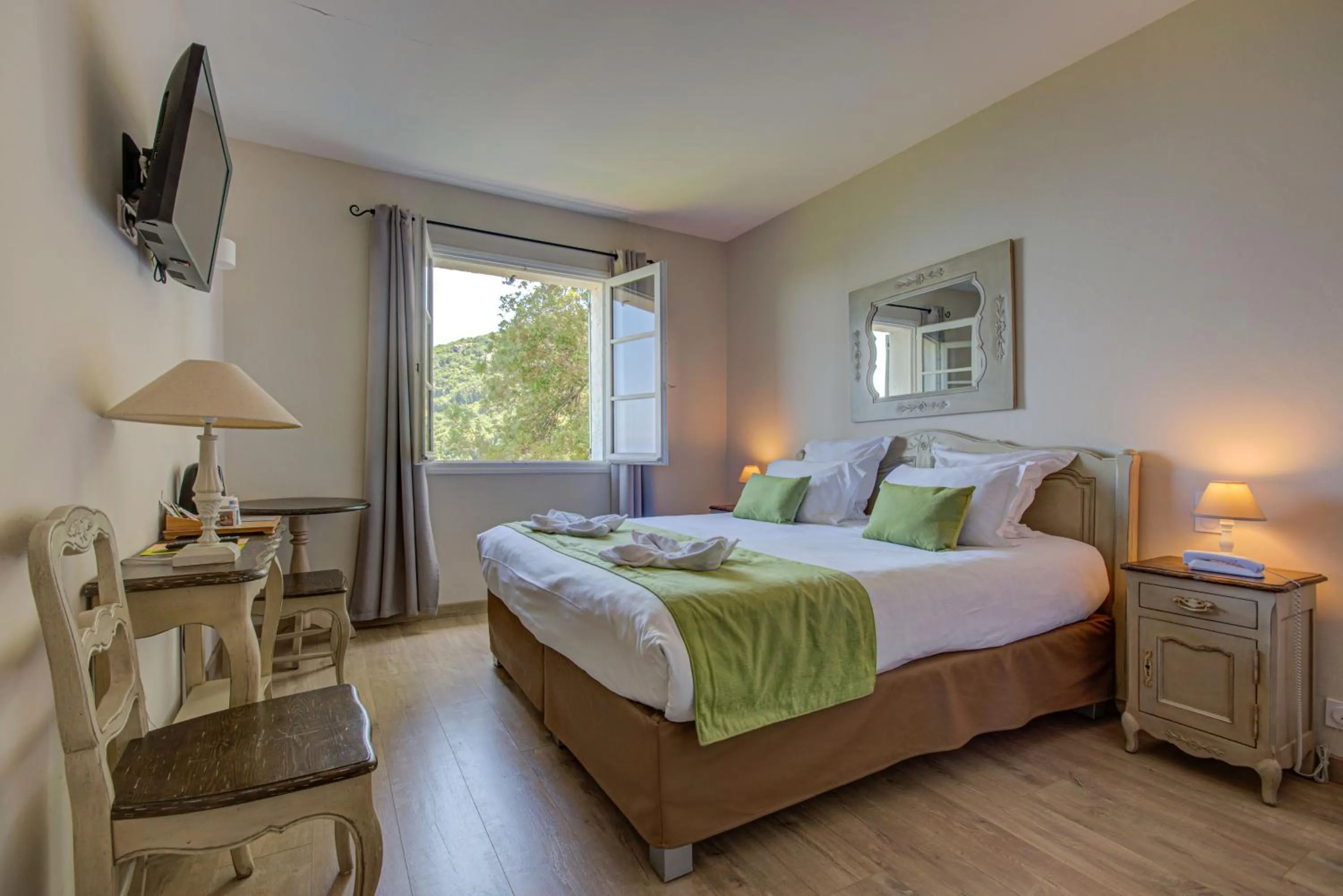 Bedroom, Bed in Hôtel Restaurant la Corniche