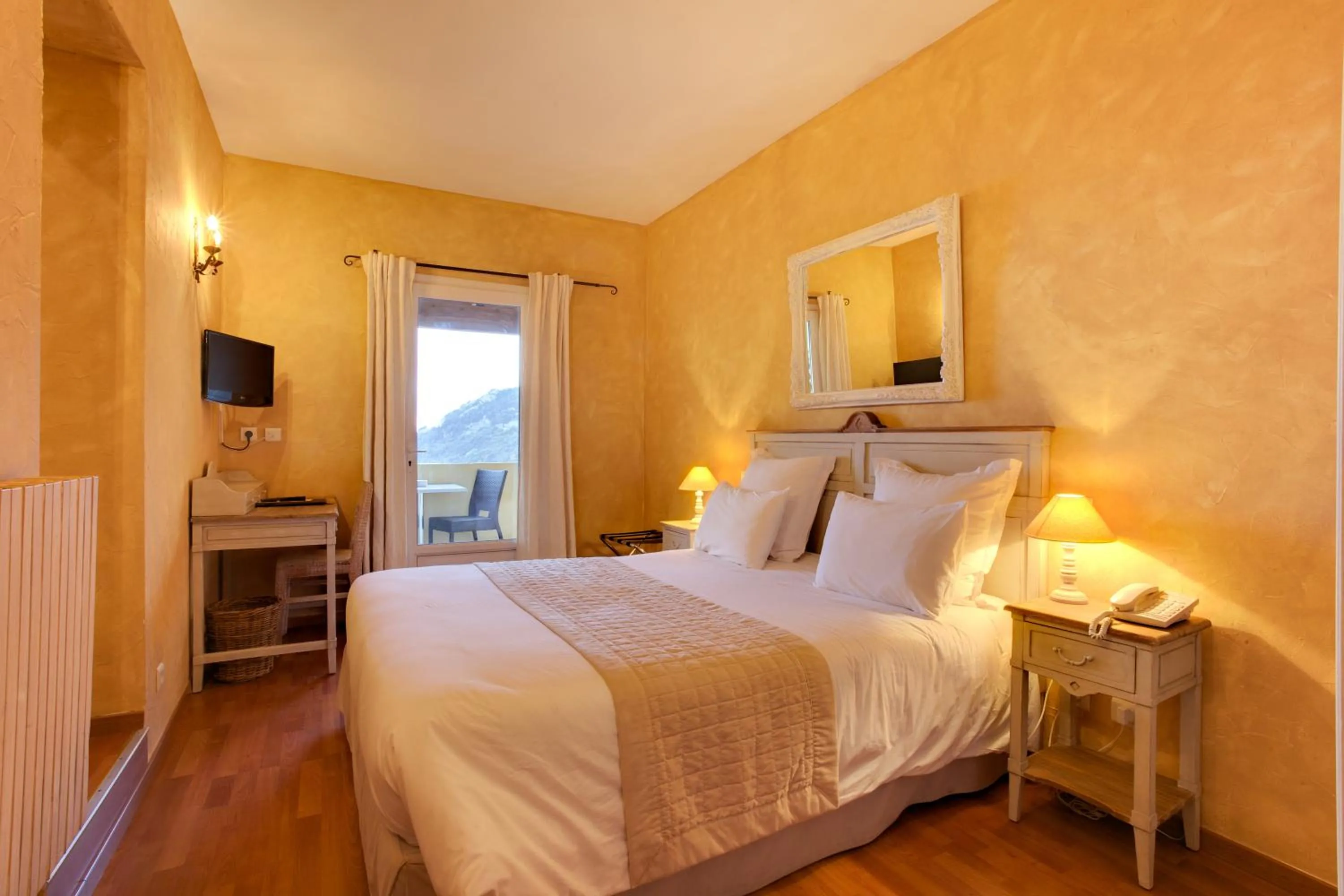 Bedroom, Bed in Hôtel Restaurant la Corniche