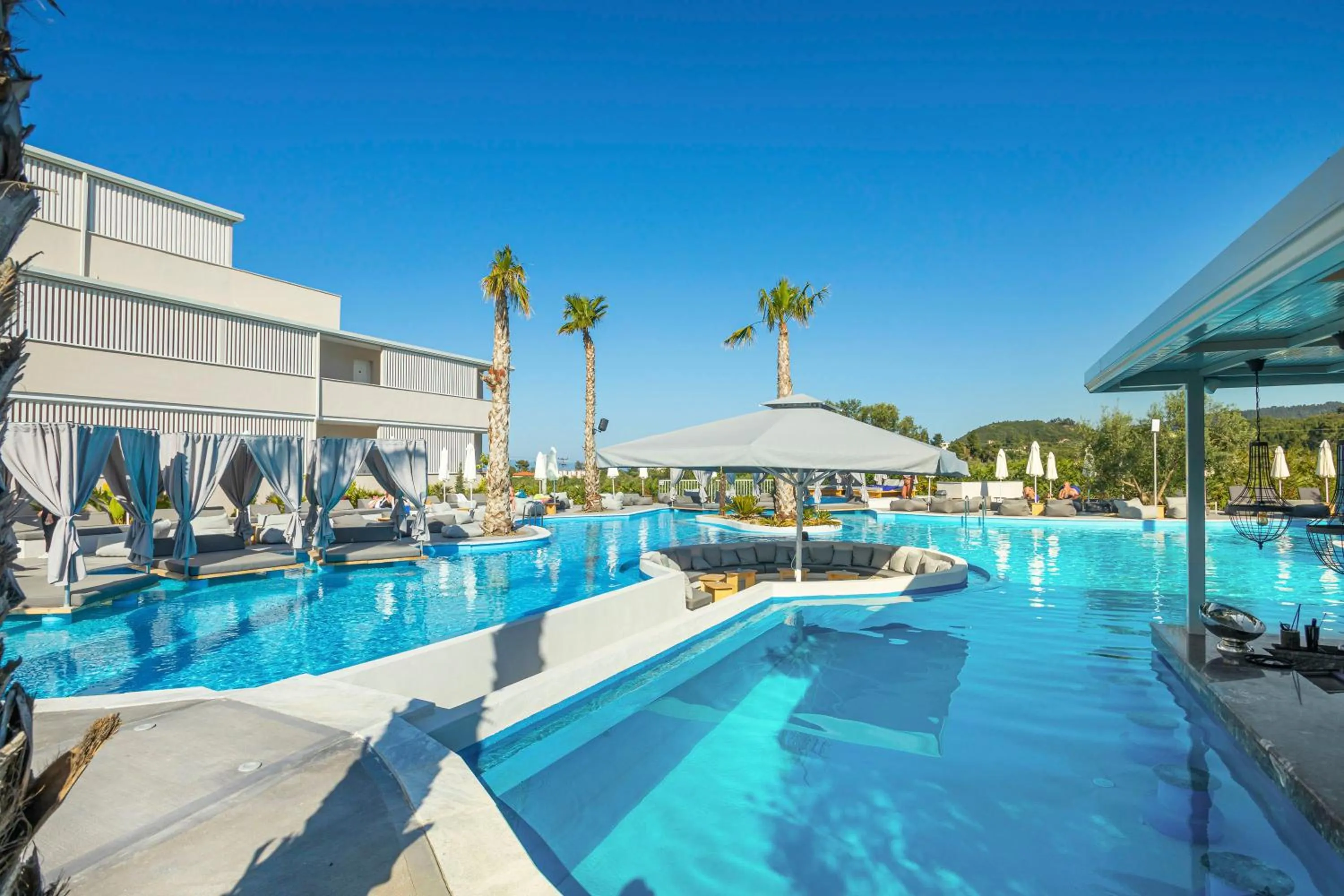 Swimming pool in Anna Hotel