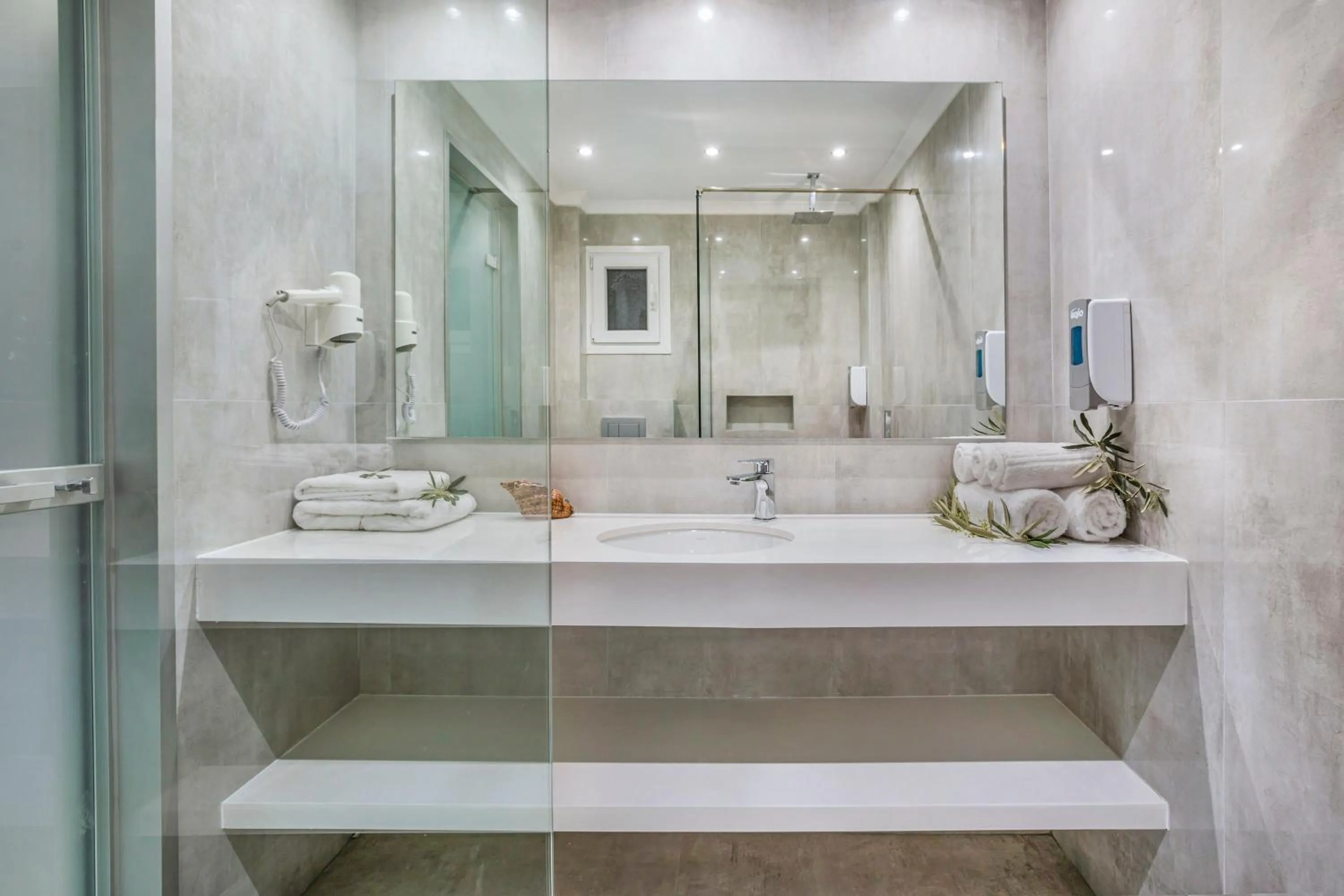 Bathroom in Anna Hotel