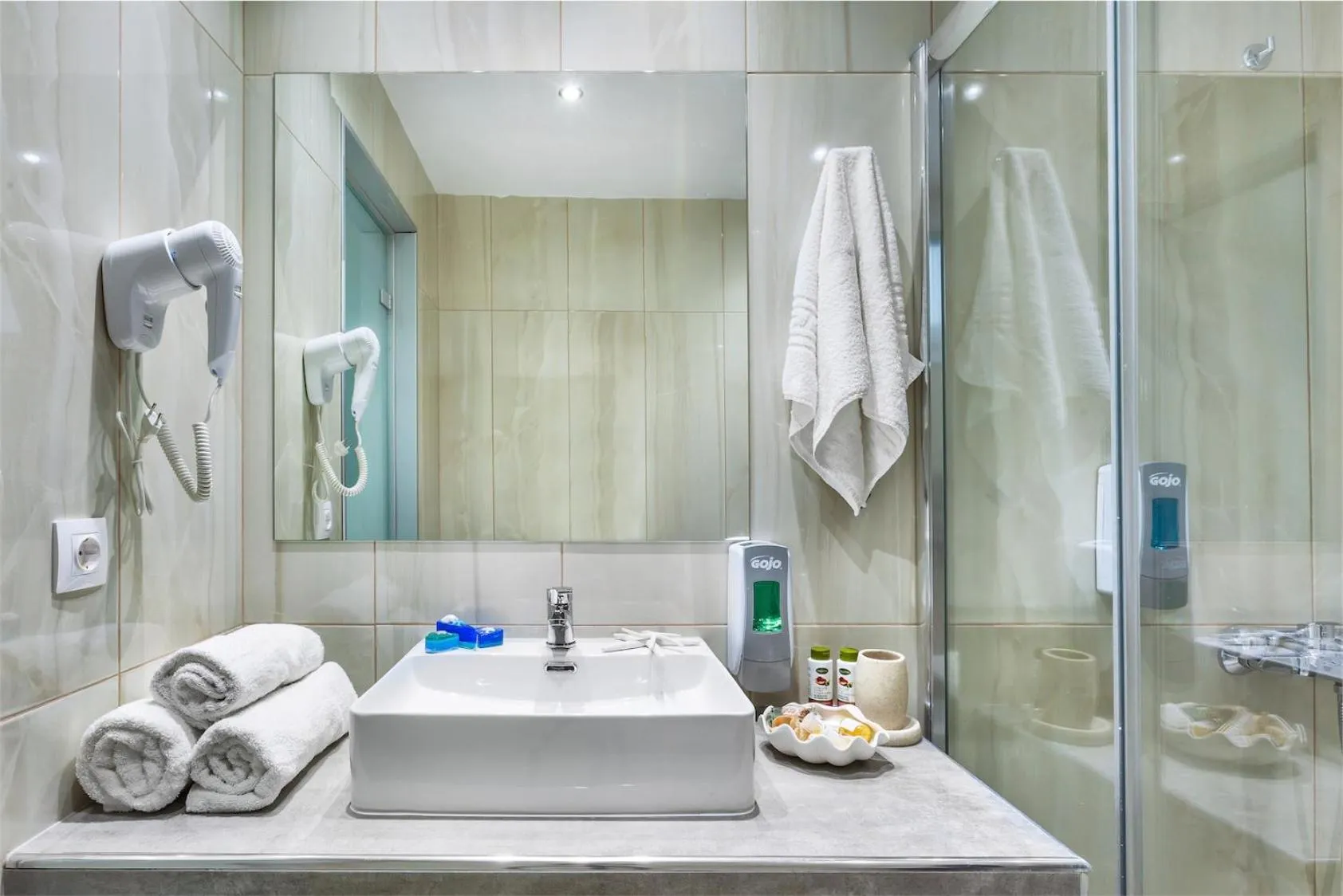 Bathroom in Anna Hotel