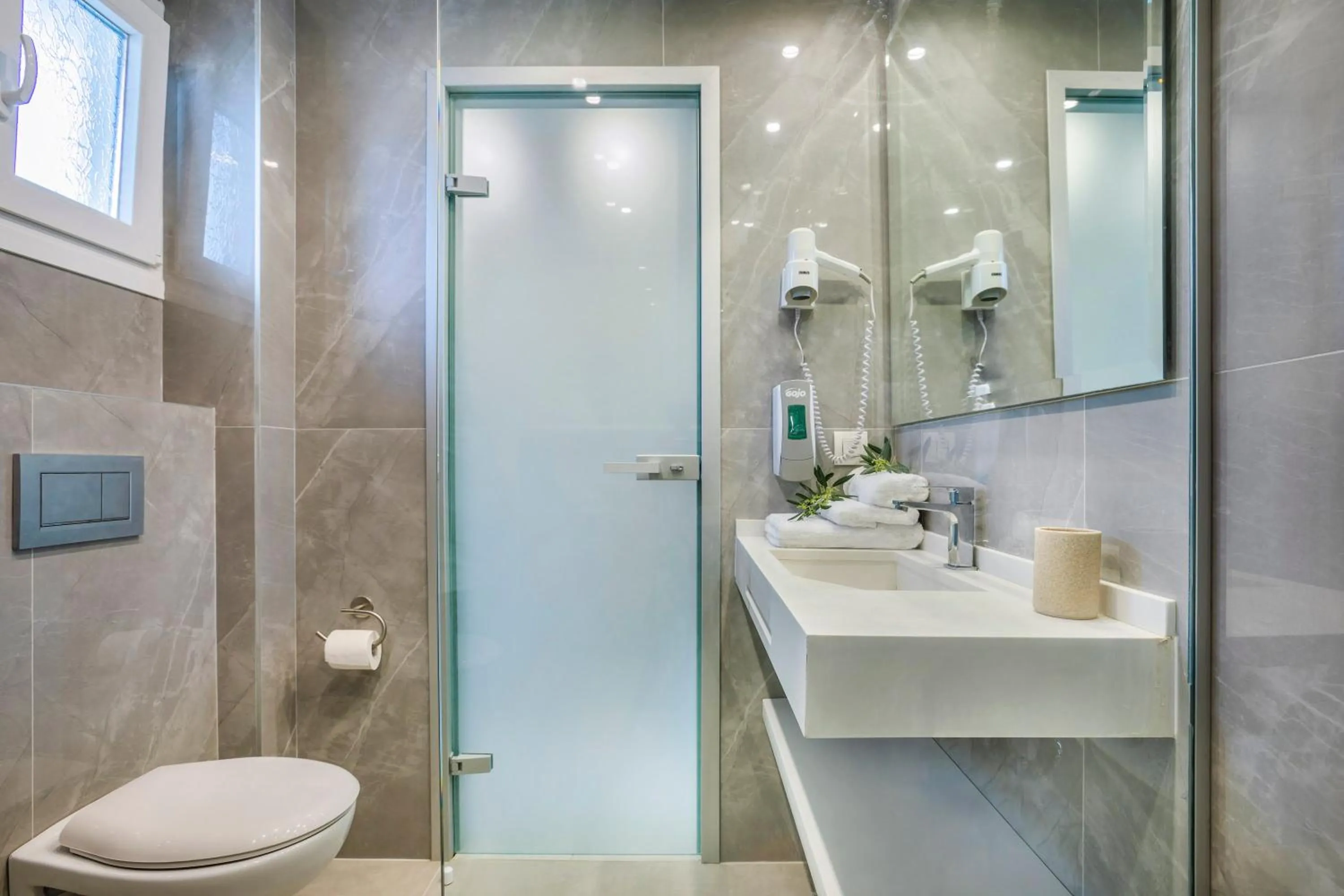 Toilet in Anna Hotel