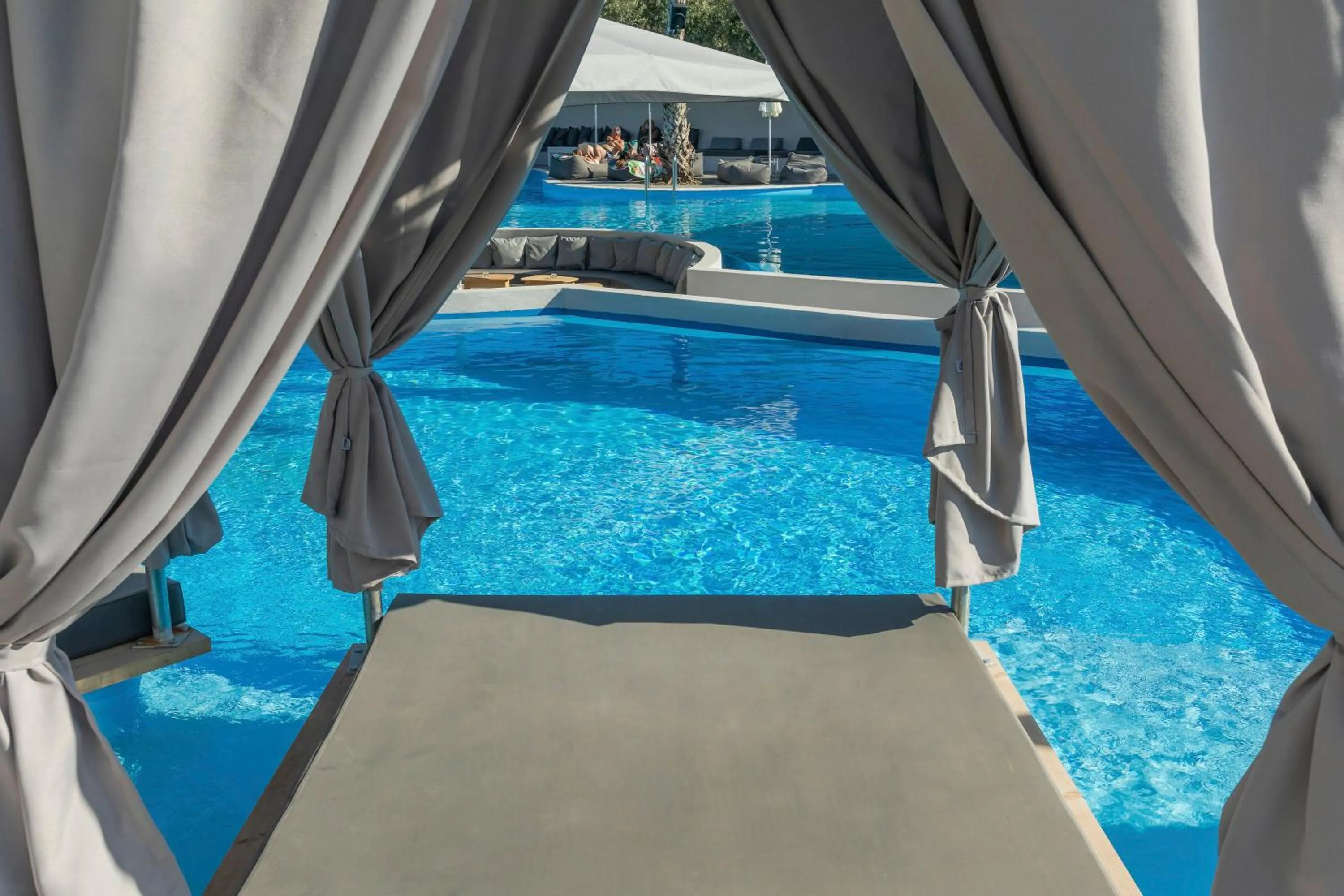 Swimming pool in Anna Hotel