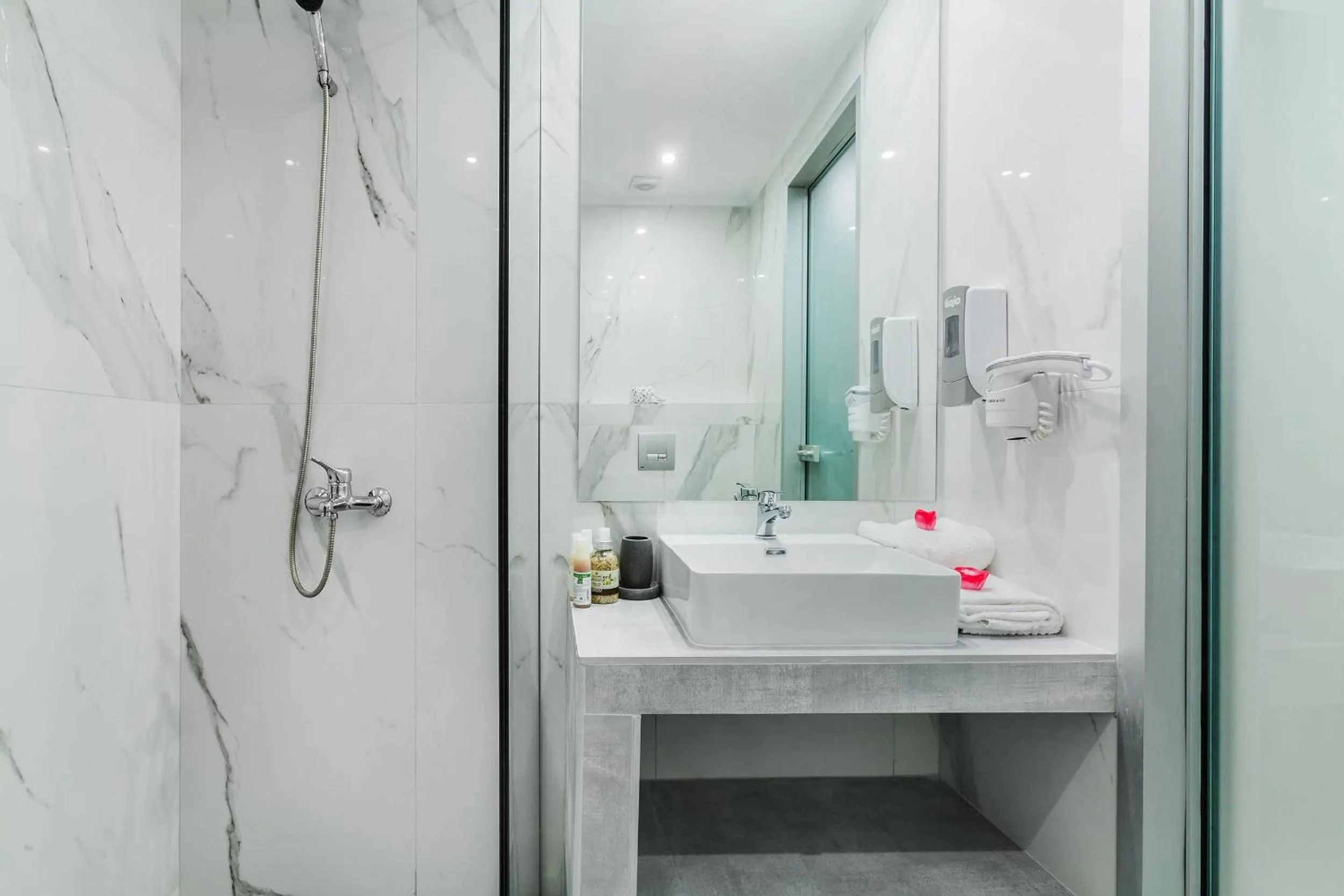 Shower in Anna Hotel