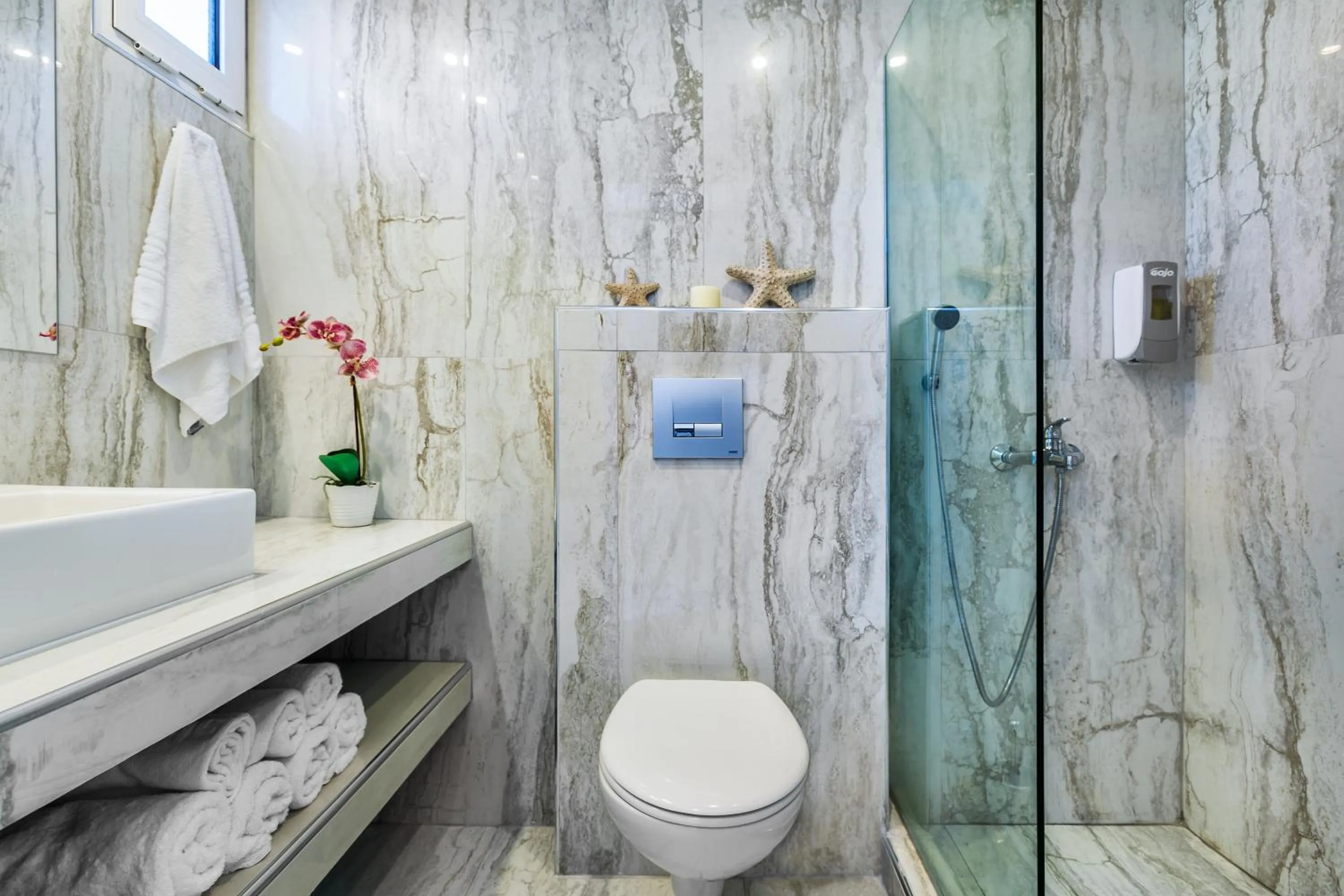 Bathroom in Anna Hotel