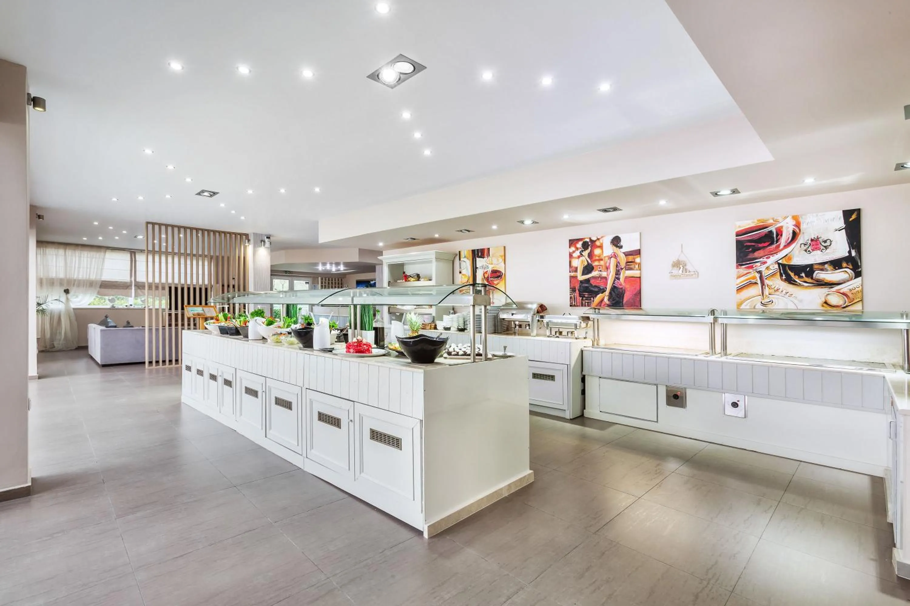 Restaurant/places to eat in Anna Hotel