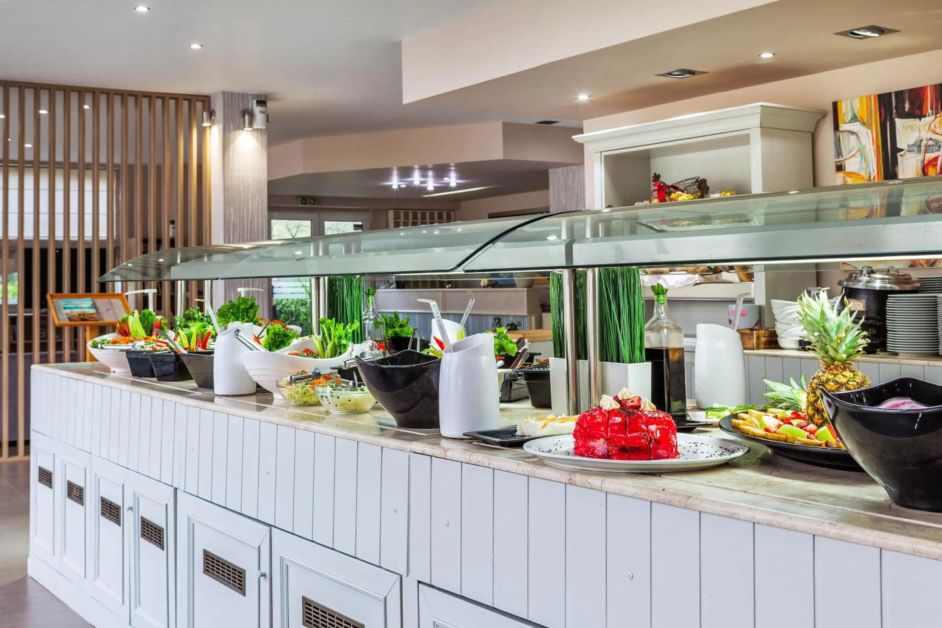 Restaurant/places to eat in Anna Hotel