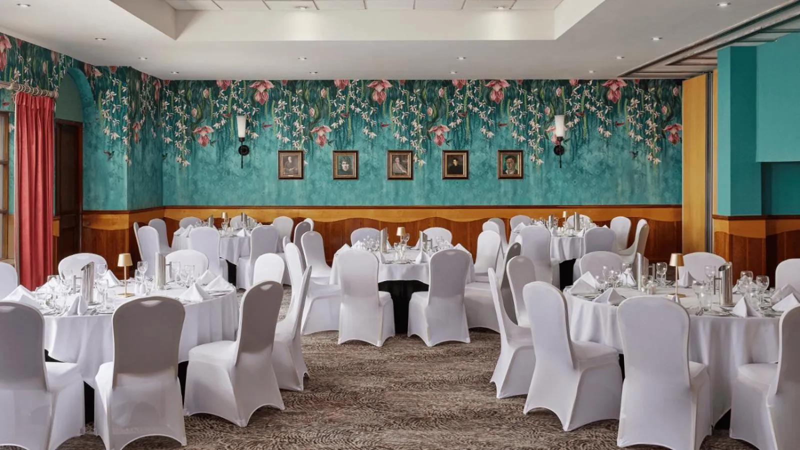 Meeting/conference room in Dooley's Hotel