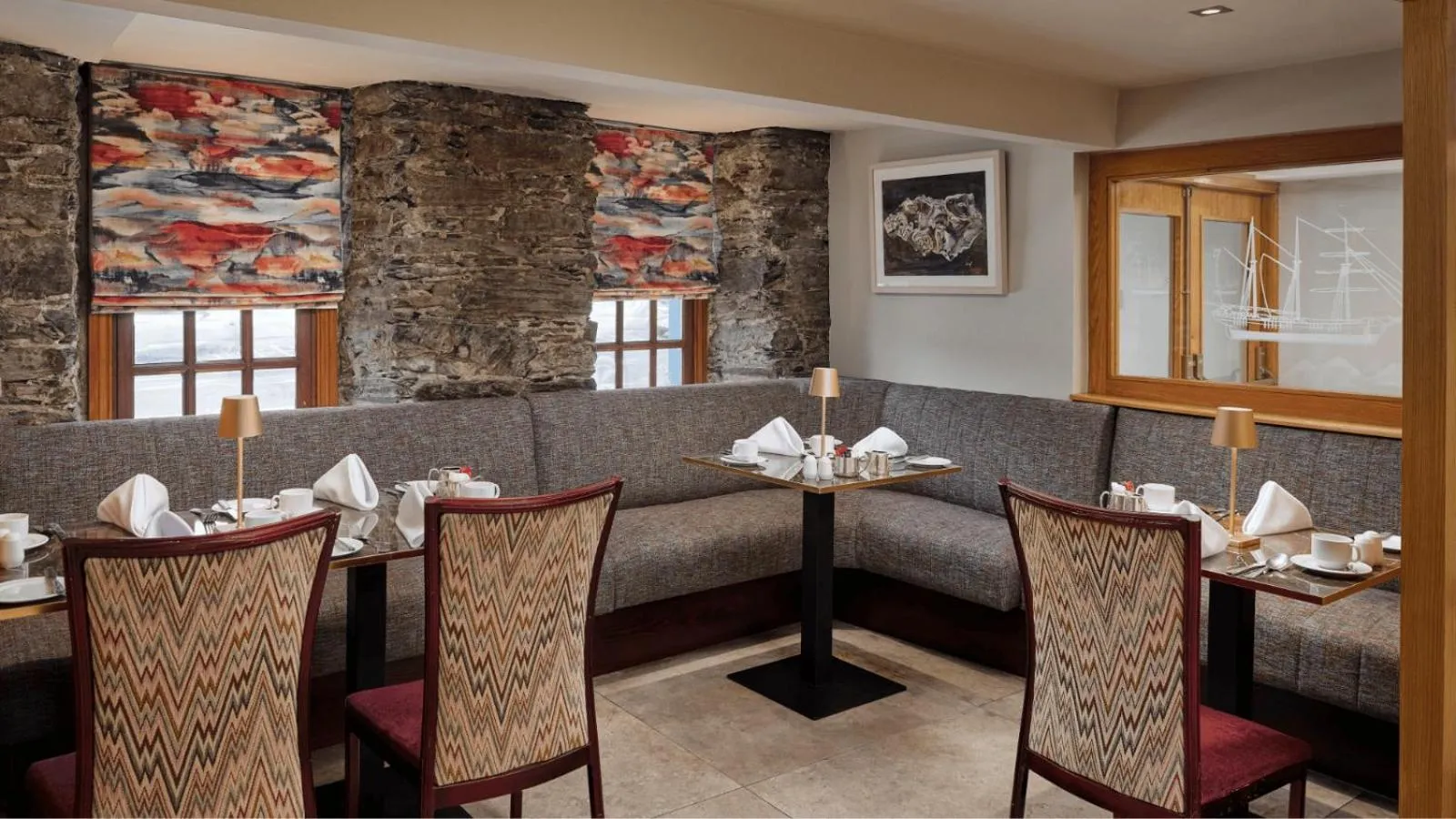 Restaurant/places to eat in Dooley's Hotel