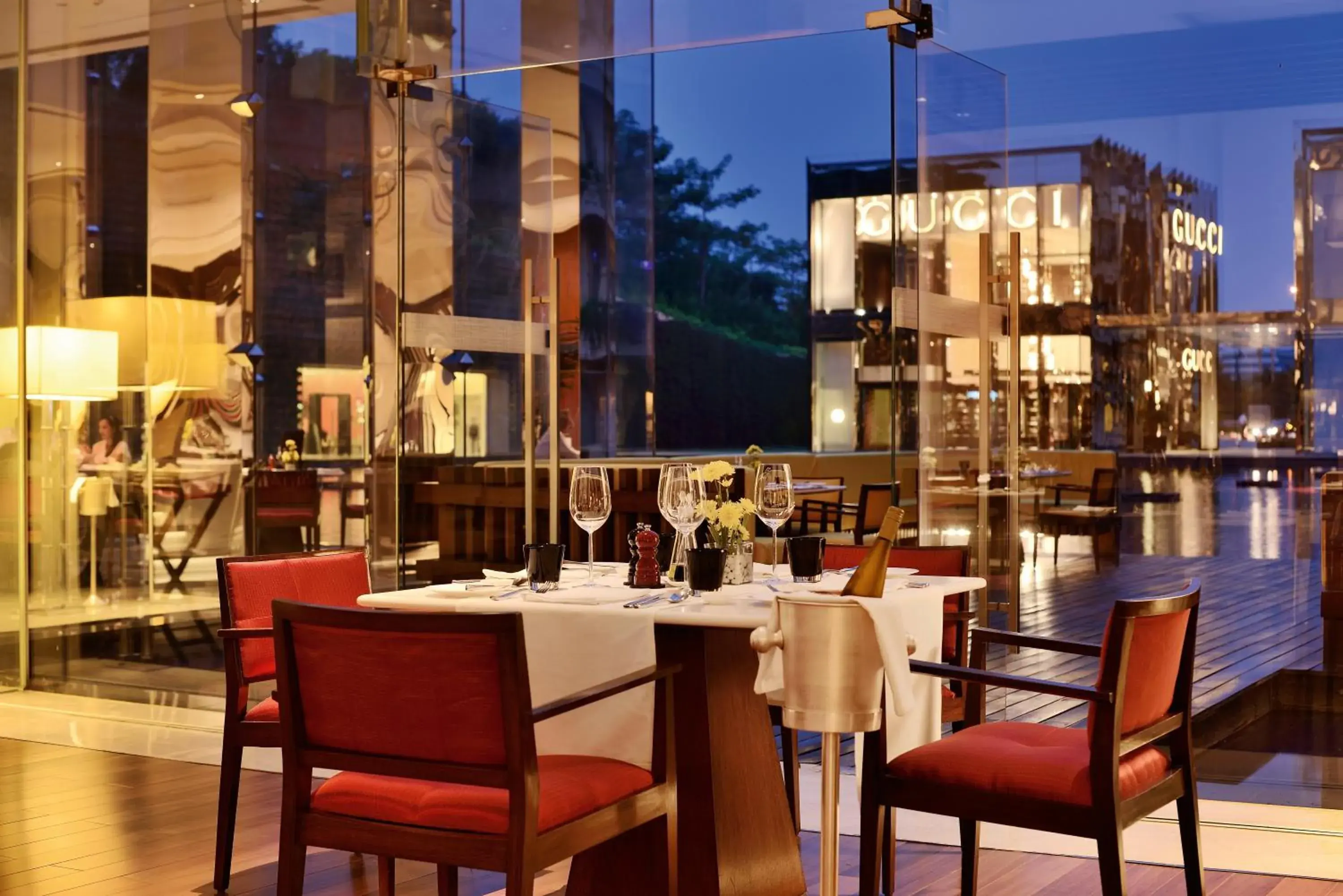 Restaurant/places to eat in The Oberoi Gurgaon Restaurant/places to eat in The Oberoi Gurgaon