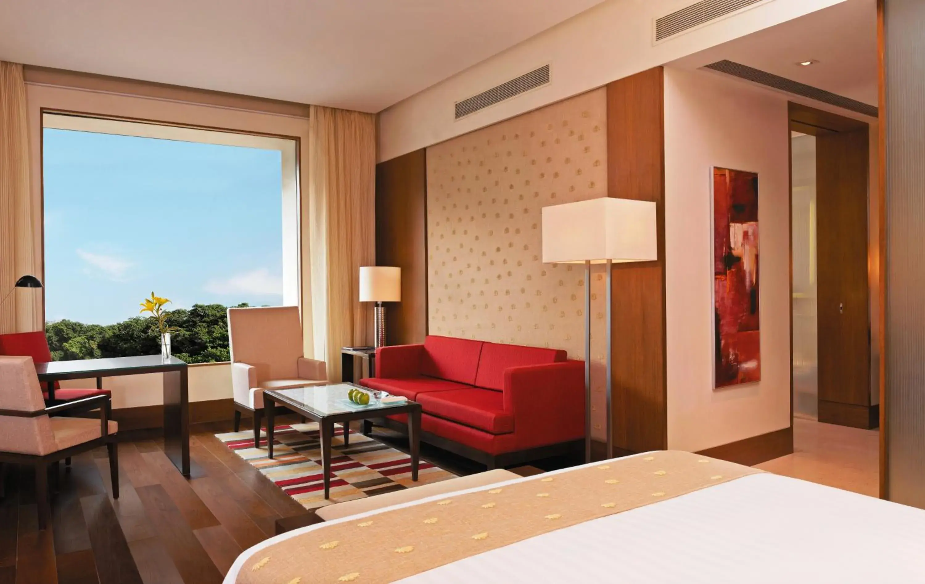 Photo of the whole room, Bed in The Oberoi Gurgaon Photo of the whole room, Bed in The Oberoi Gurgaon