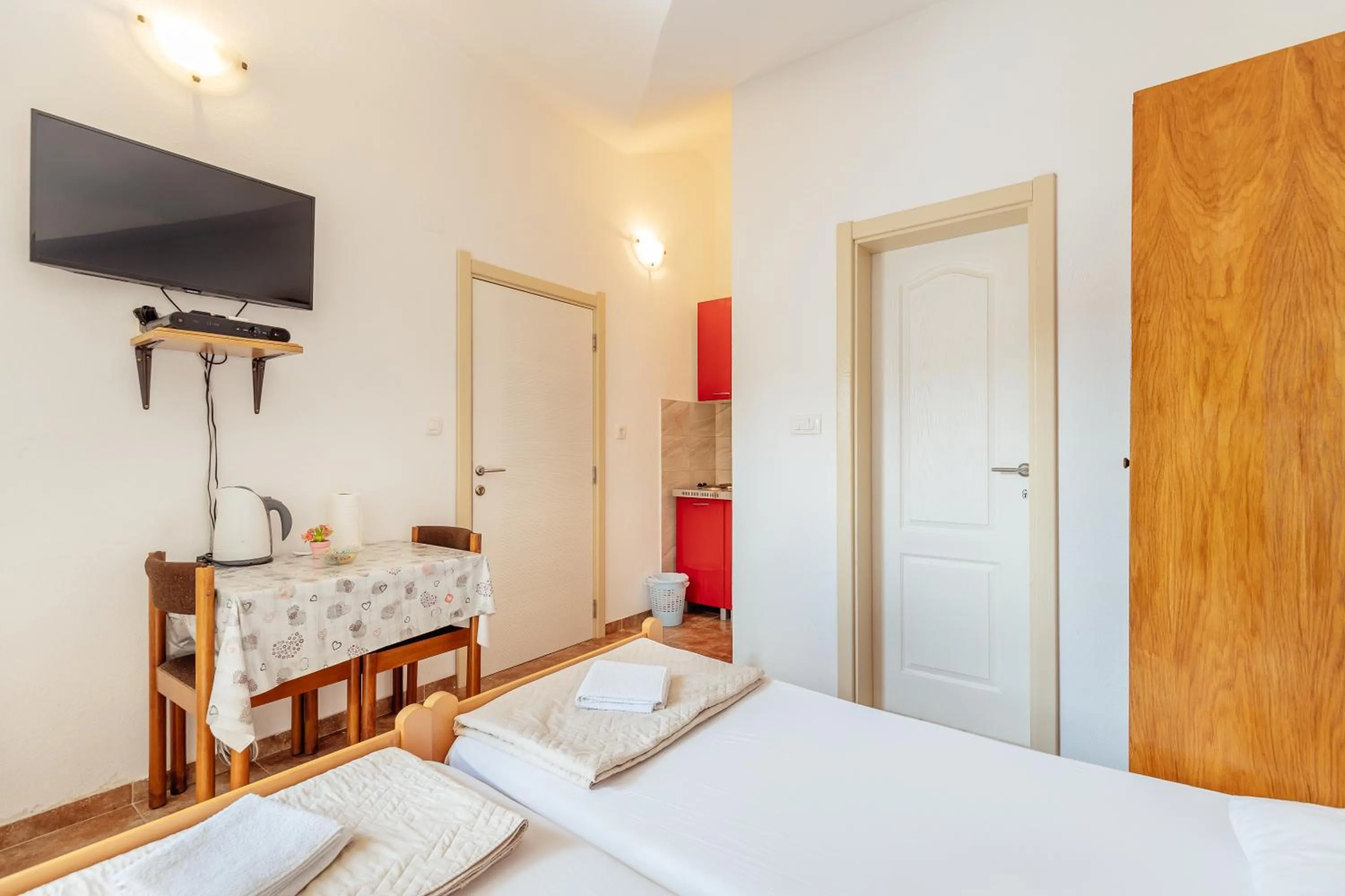 Communal lounge/ TV room, Bed in Anastasija5