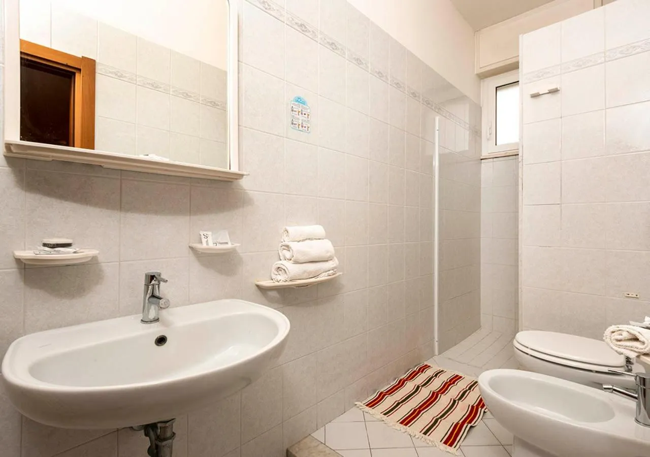 Bathroom in Hotel Petrarca
