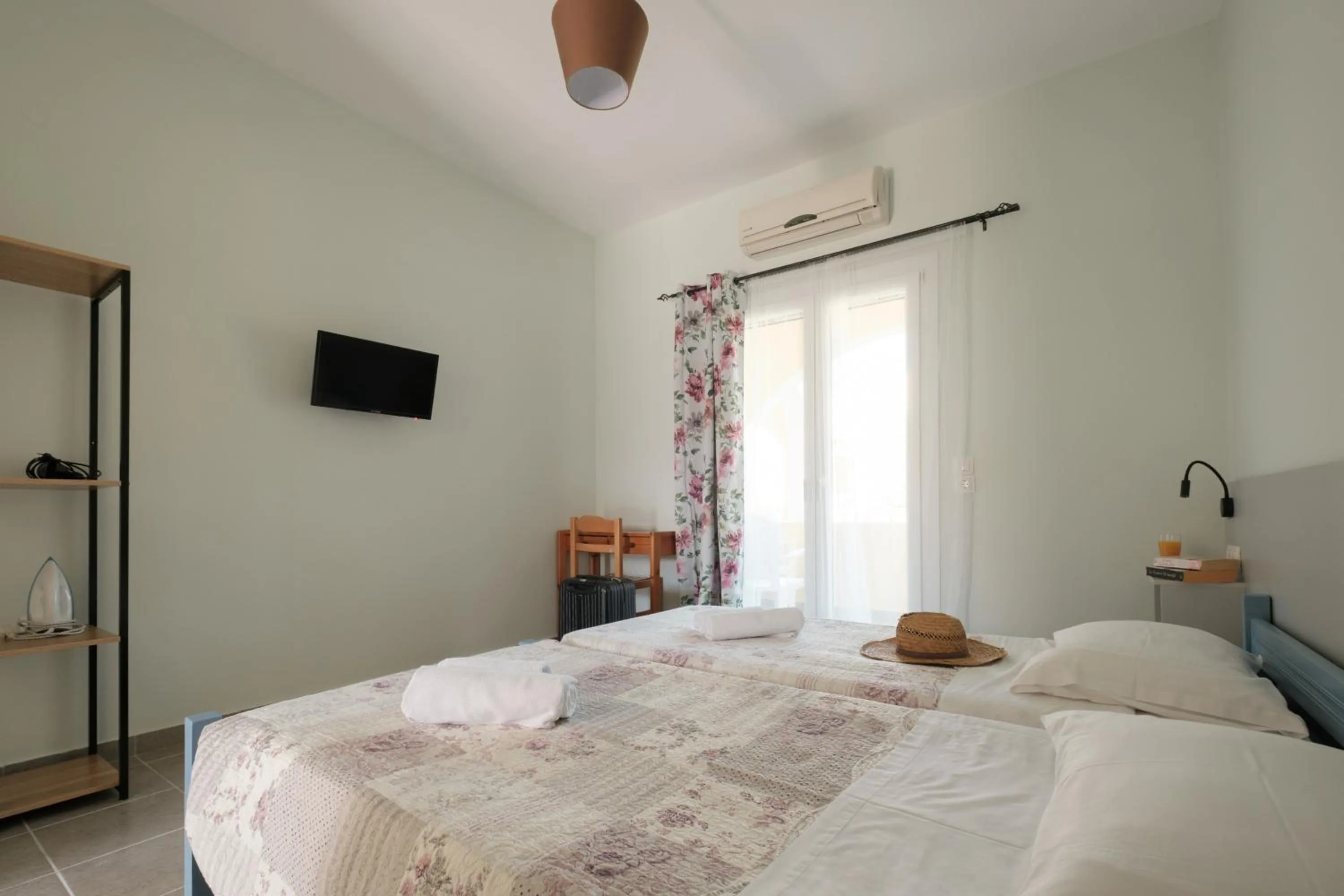 TV and multimedia, Bed in Feeloxenia Corfu Apartments